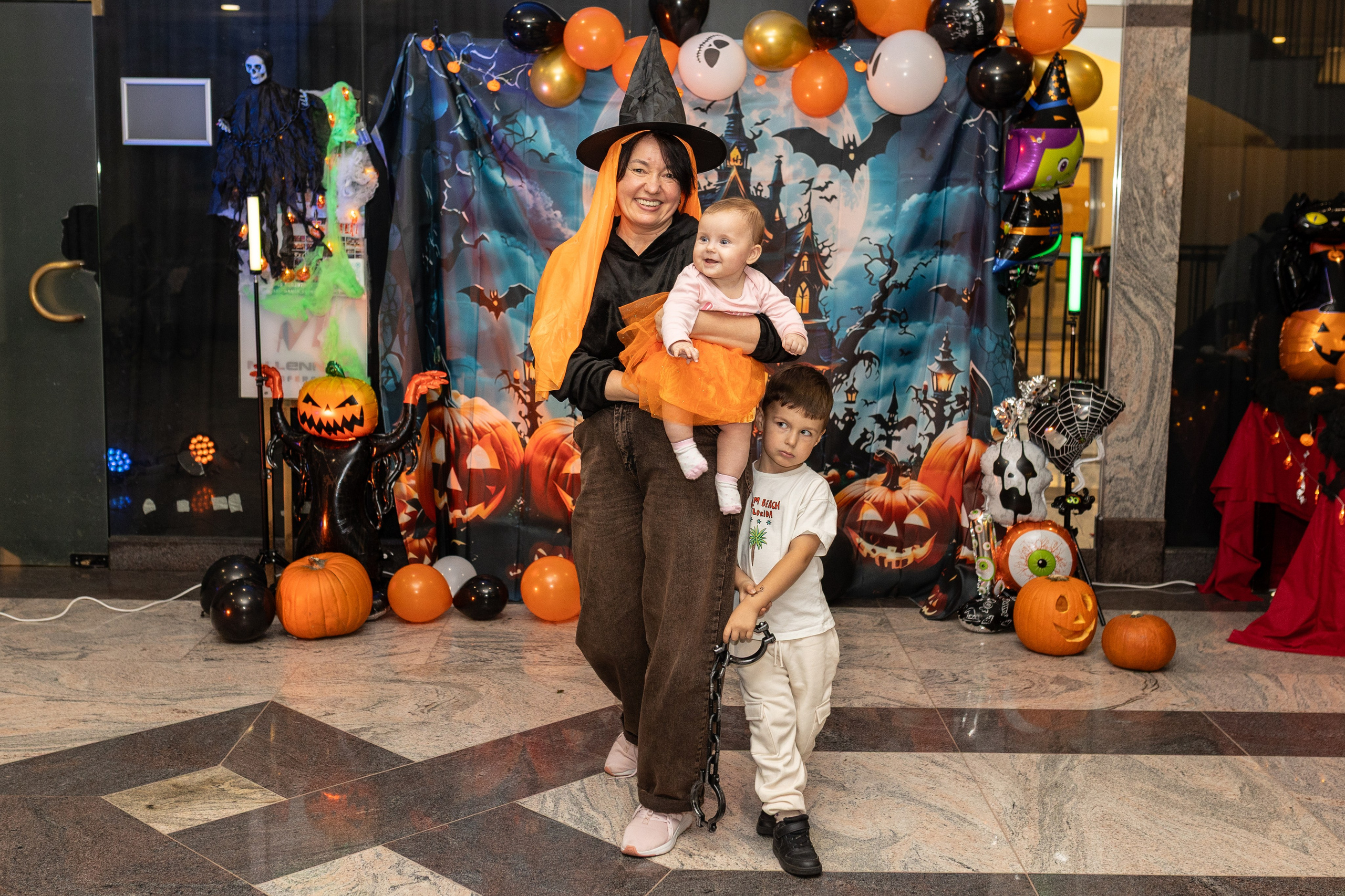 Leo dance studio Helloween 2025. Семейный и детский фотограф в Варшаве Мила Бобровская