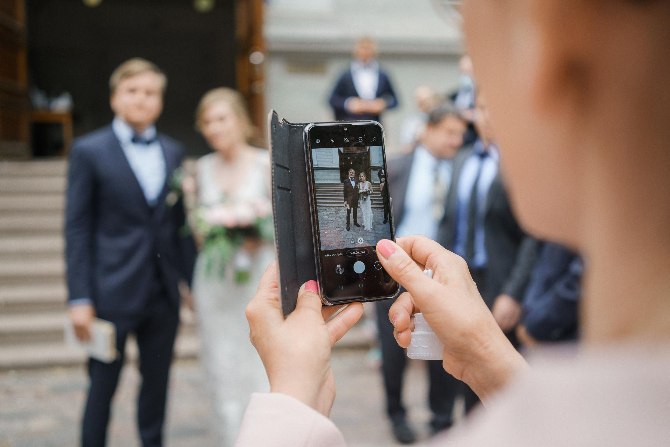 N&T, Potrettikuvaus Helsingissä, vihkiminen Helsingin vanha kirkossa