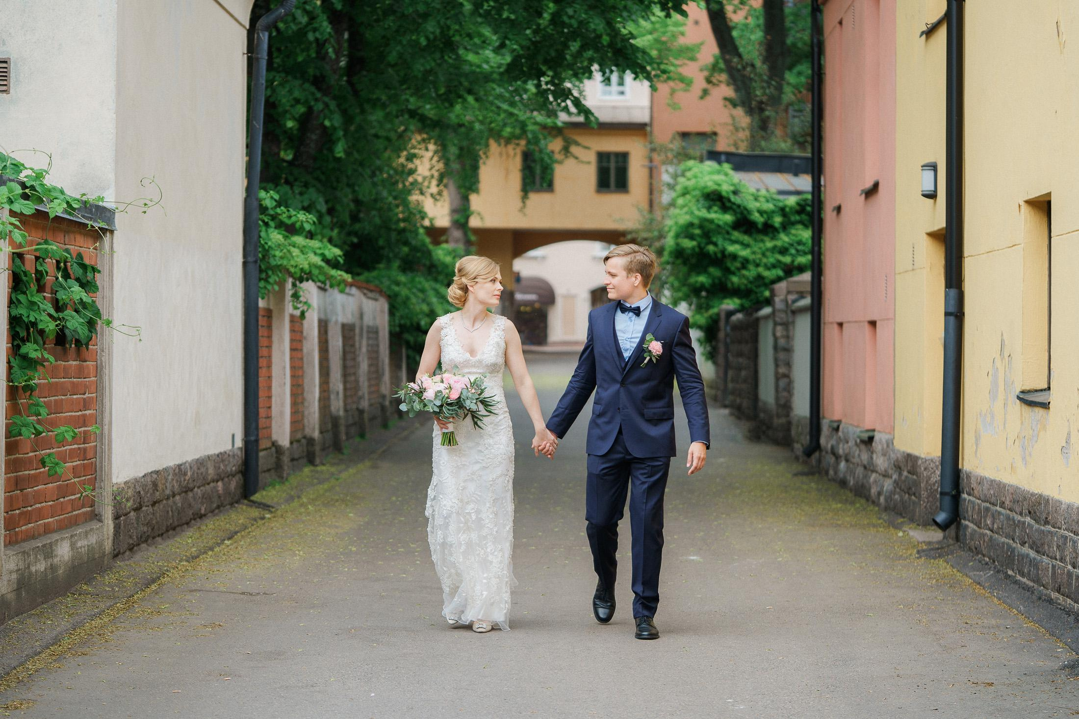 N&T, Potrettikuvaus Helsingissä, vihkiminen Helsingin vanha kirkossa