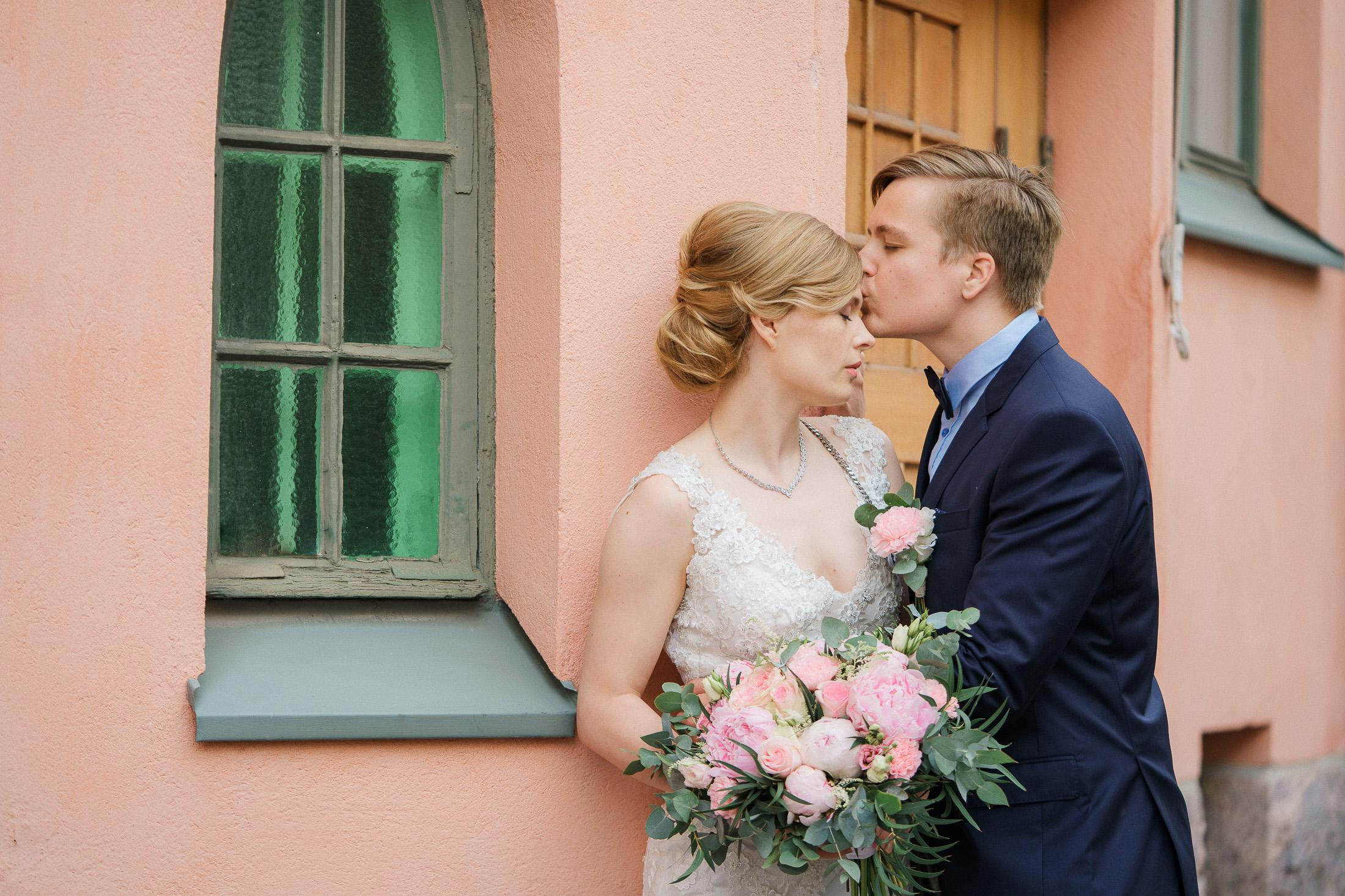 N&T, Potrettikuvaus Helsingissä, vihkiminen Helsingin vanha kirkossa