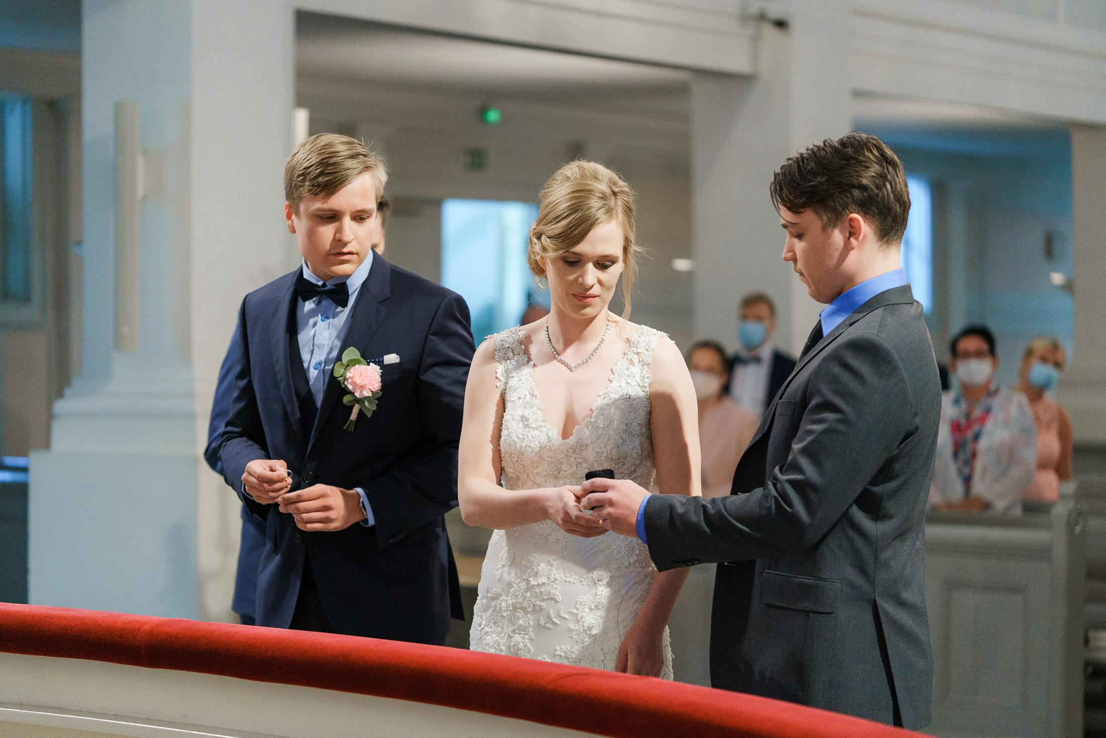 N&T, Potrettikuvaus Helsingissä, vihkiminen Helsingin vanha kirkossa