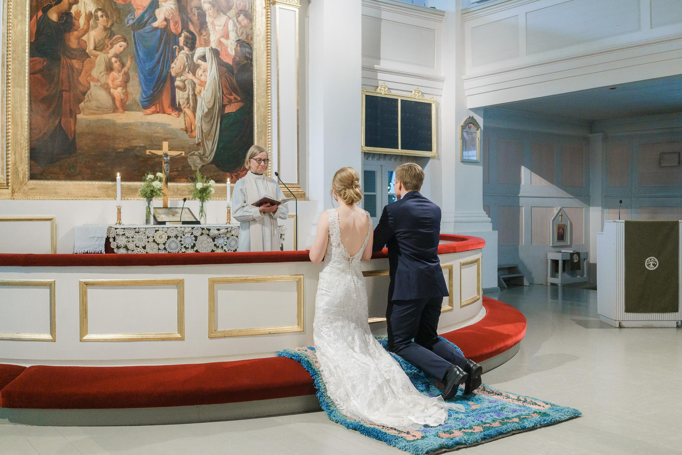 N&T, Potrettikuvaus Helsingissä, vihkiminen Helsingin vanha kirkossa