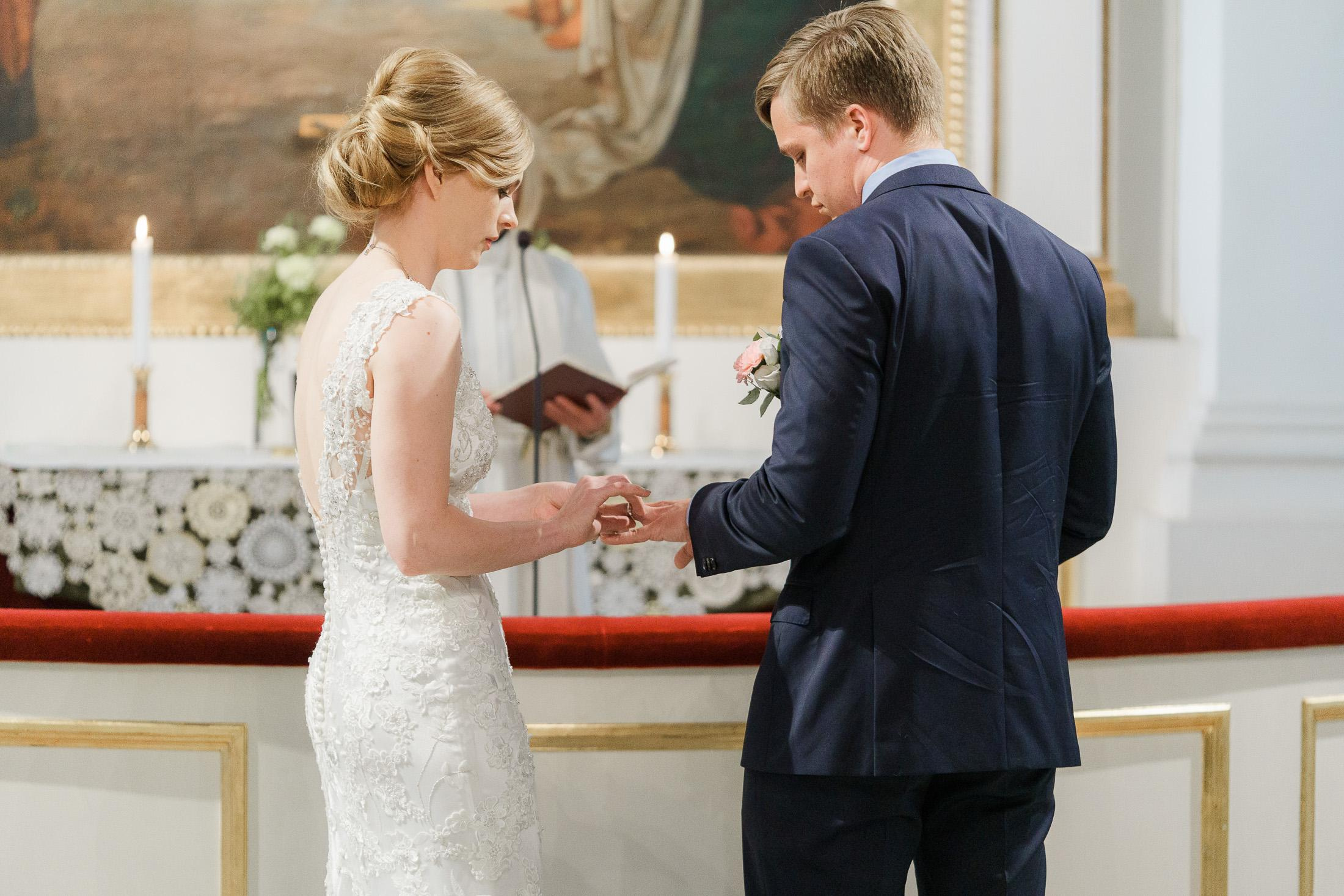 N&T, Potrettikuvaus Helsingissä, vihkiminen Helsingin vanha kirkossa