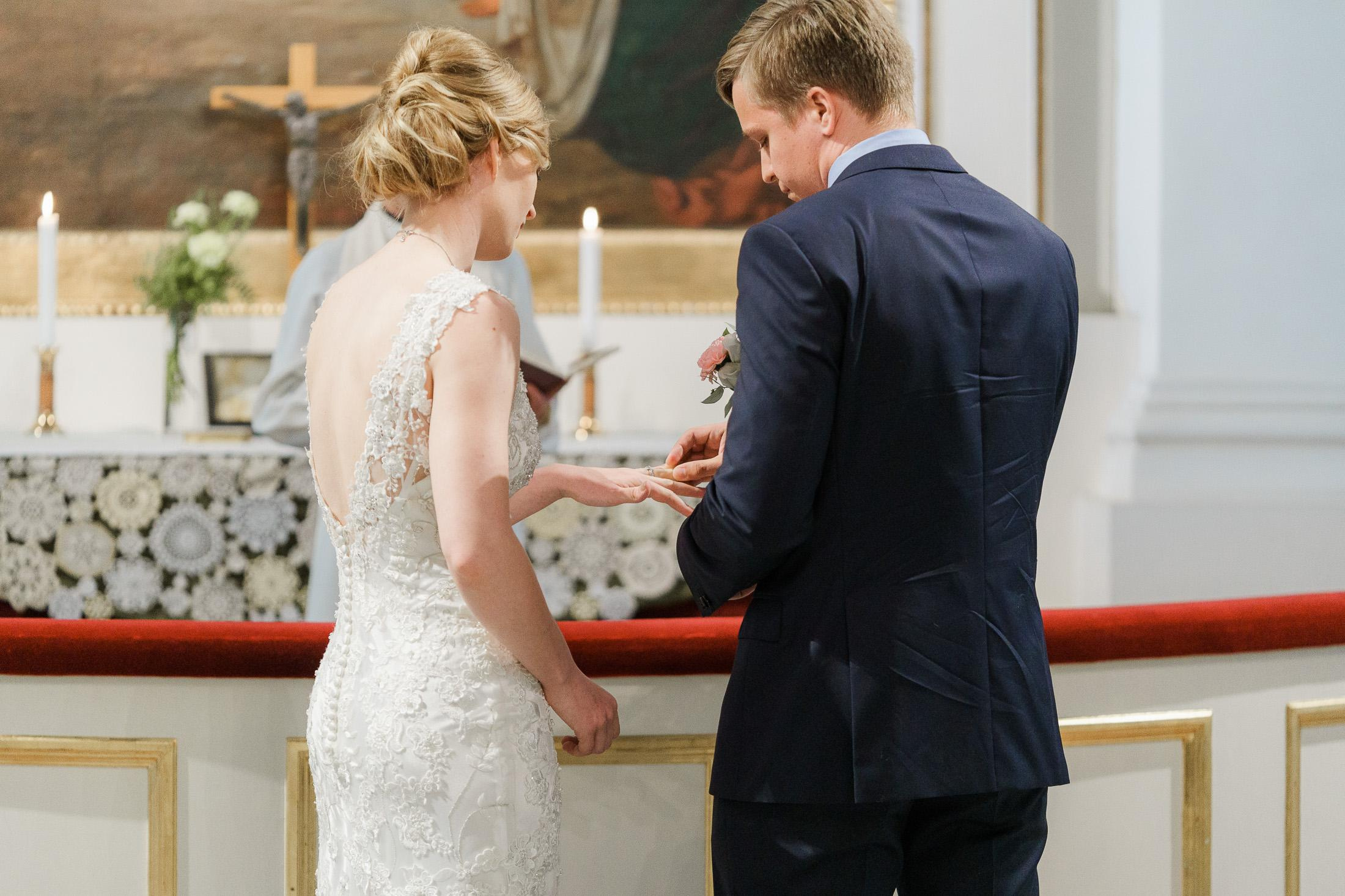 N&T, Potrettikuvaus Helsingissä, vihkiminen Helsingin vanha kirkossa