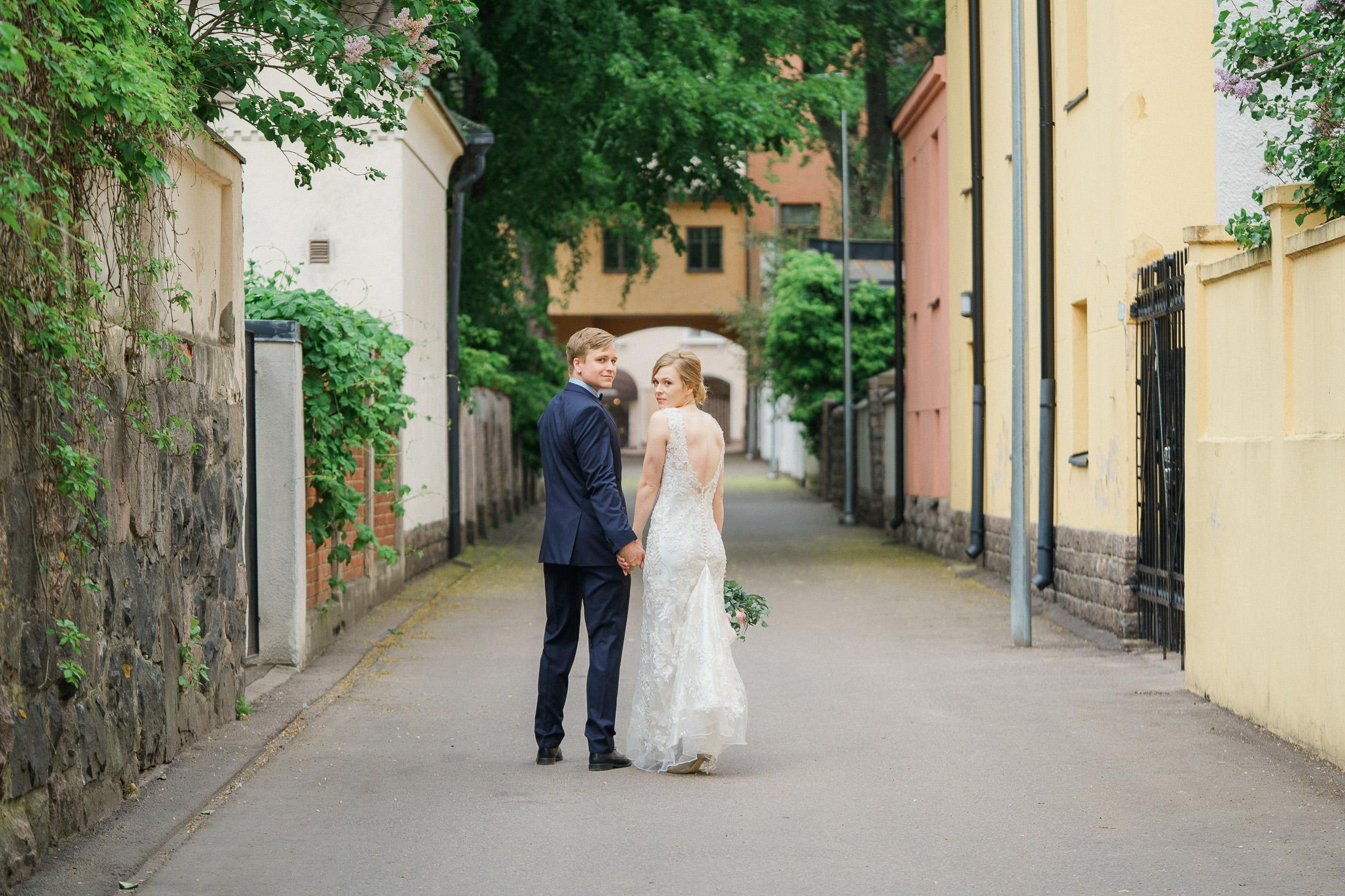 N&T, Potrettikuvaus Helsingissä, vihkiminen Helsingin vanha kirkossa