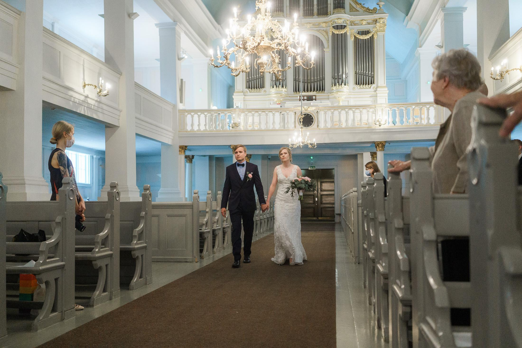 N&T, Potrettikuvaus Helsingissä, vihkiminen Helsingin vanha kirkossa