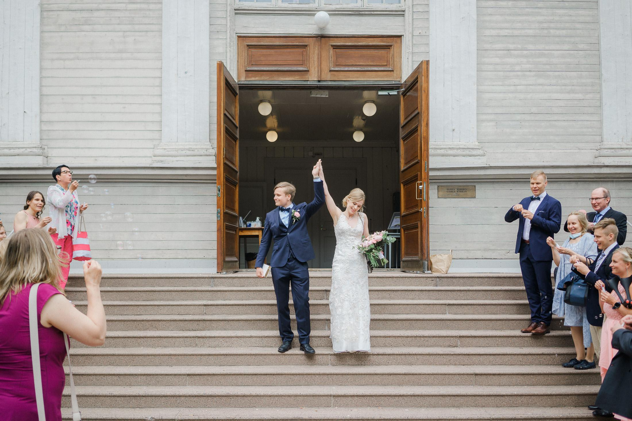 N&T, Potrettikuvaus Helsingissä, vihkiminen Helsingin vanha kirkossa