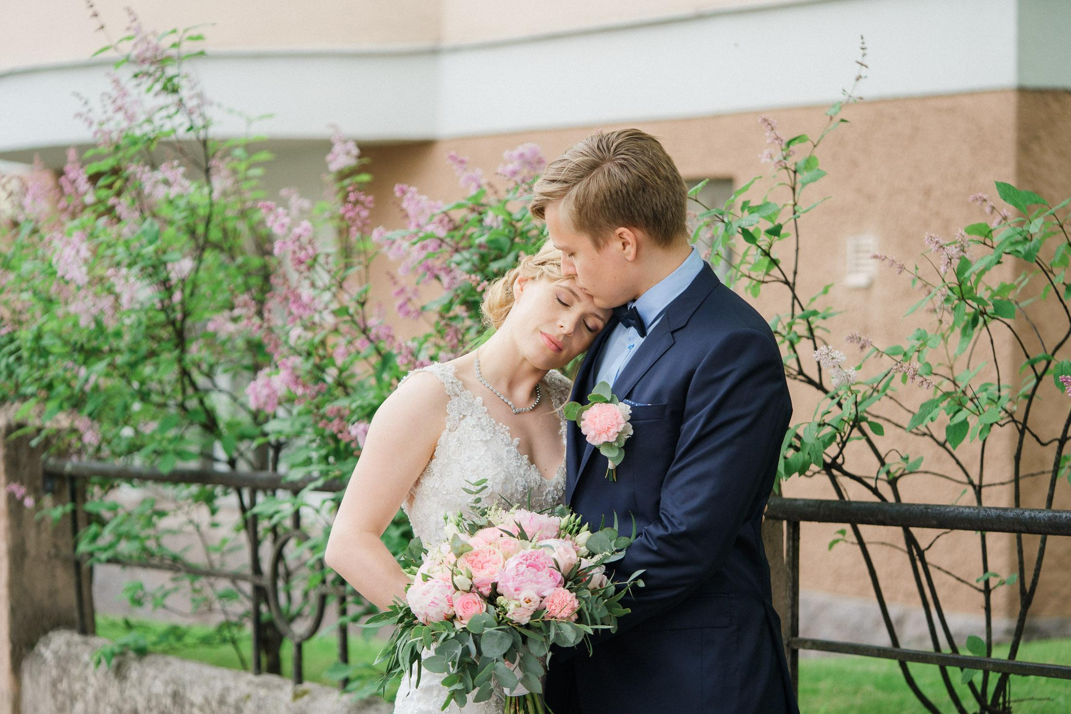 N&T, Potrettikuvaus Helsingissä, vihkiminen Helsingin vanha kirkossa