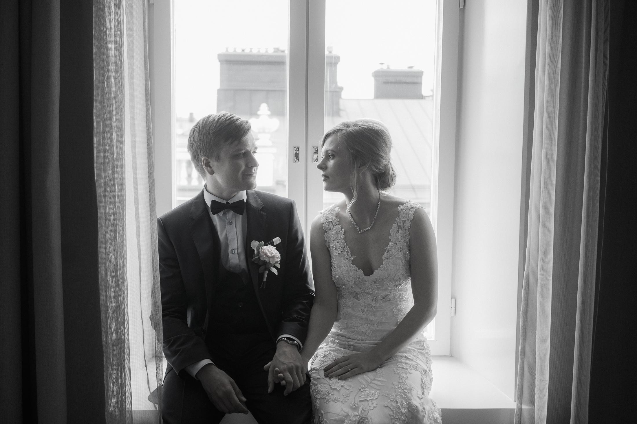 N&T, Potrettikuvaus Helsingissä, vihkiminen Helsingin vanha kirkossa