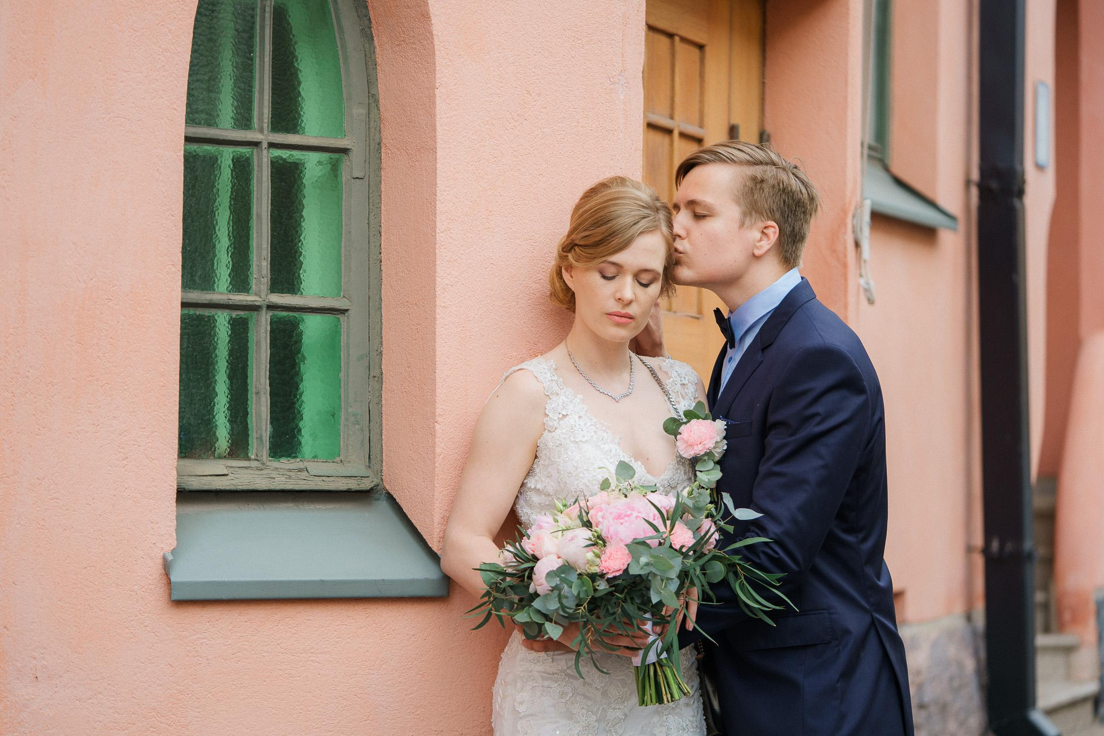 N&T, Potrettikuvaus Helsingissä, vihkiminen Helsingin vanha kirkossa