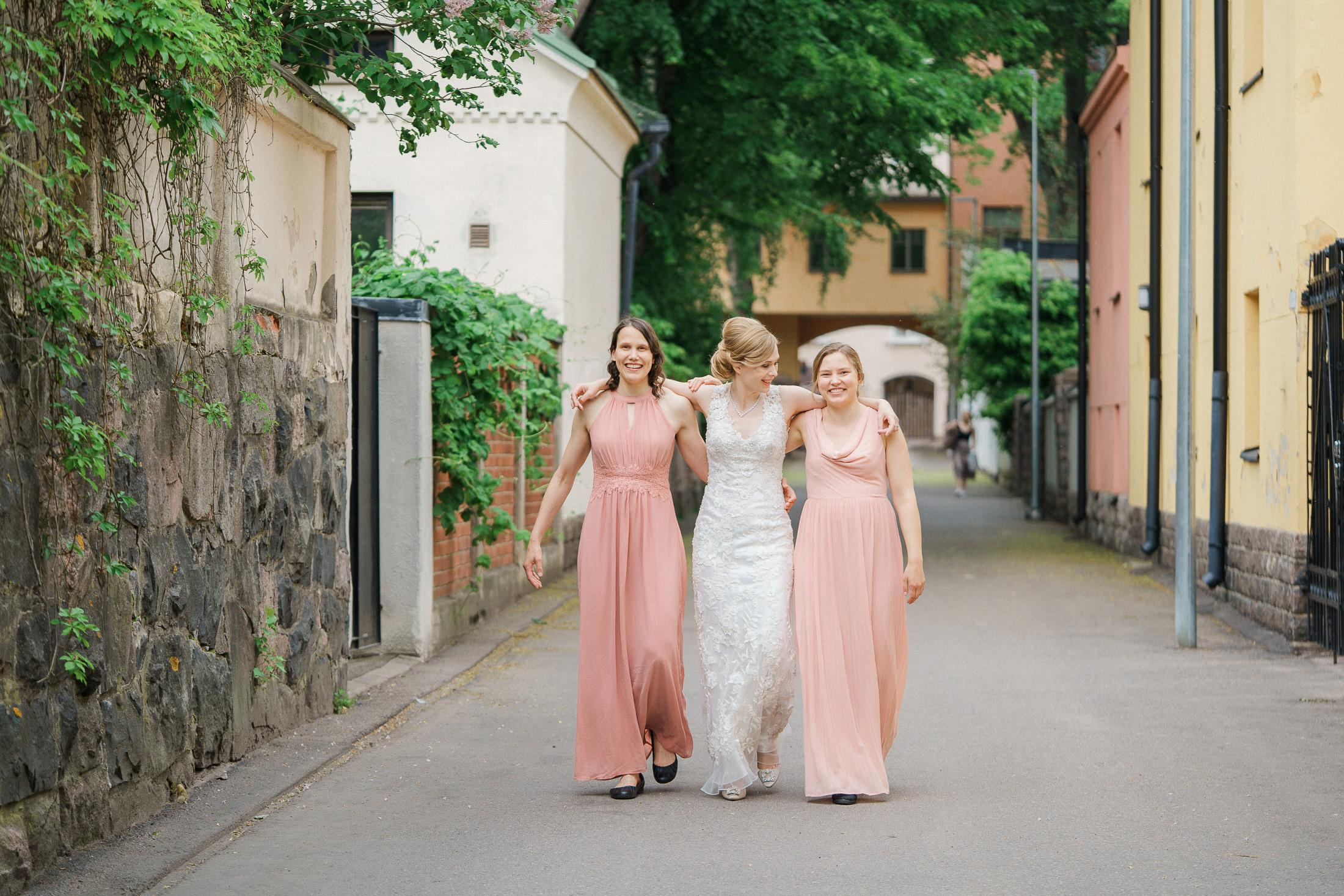 N&T, Potrettikuvaus Helsingissä, vihkiminen Helsingin vanha kirkossa