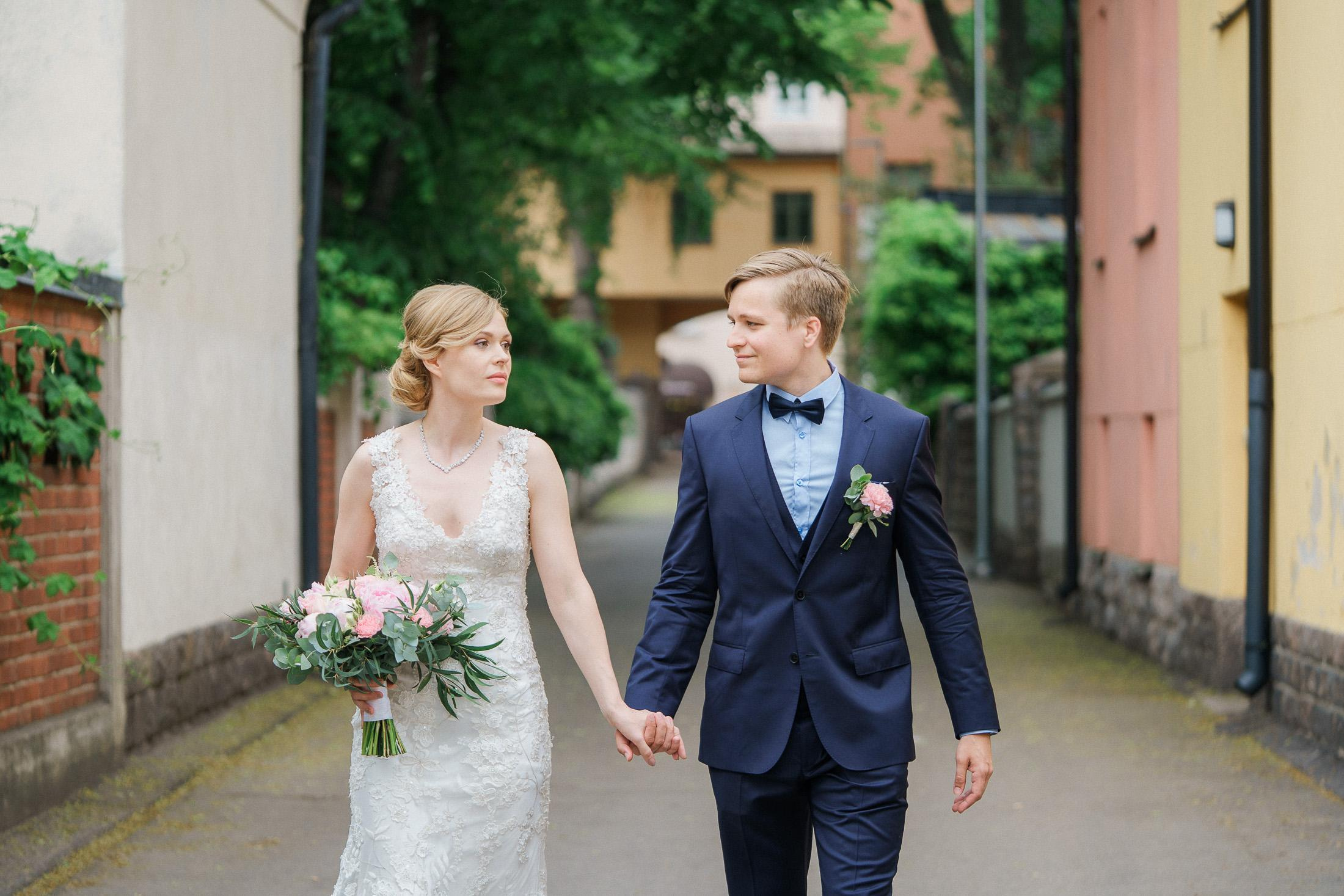 N&T, Potrettikuvaus Helsingissä, vihkiminen Helsingin vanha kirkossa