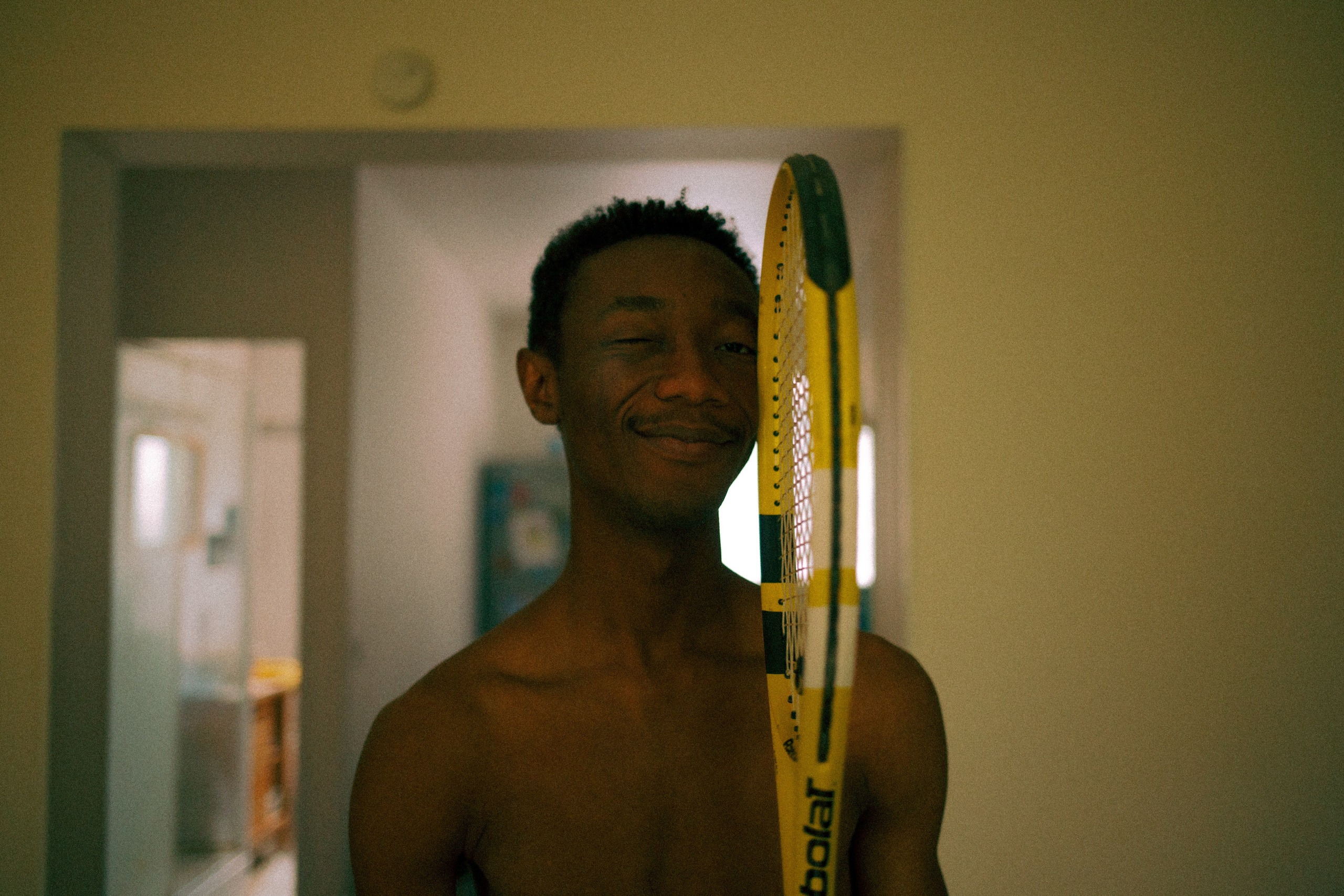 Un chico de París en su piso. Marina Kálcheva – Photographer, Videographer & Visual Artist in Barcelona