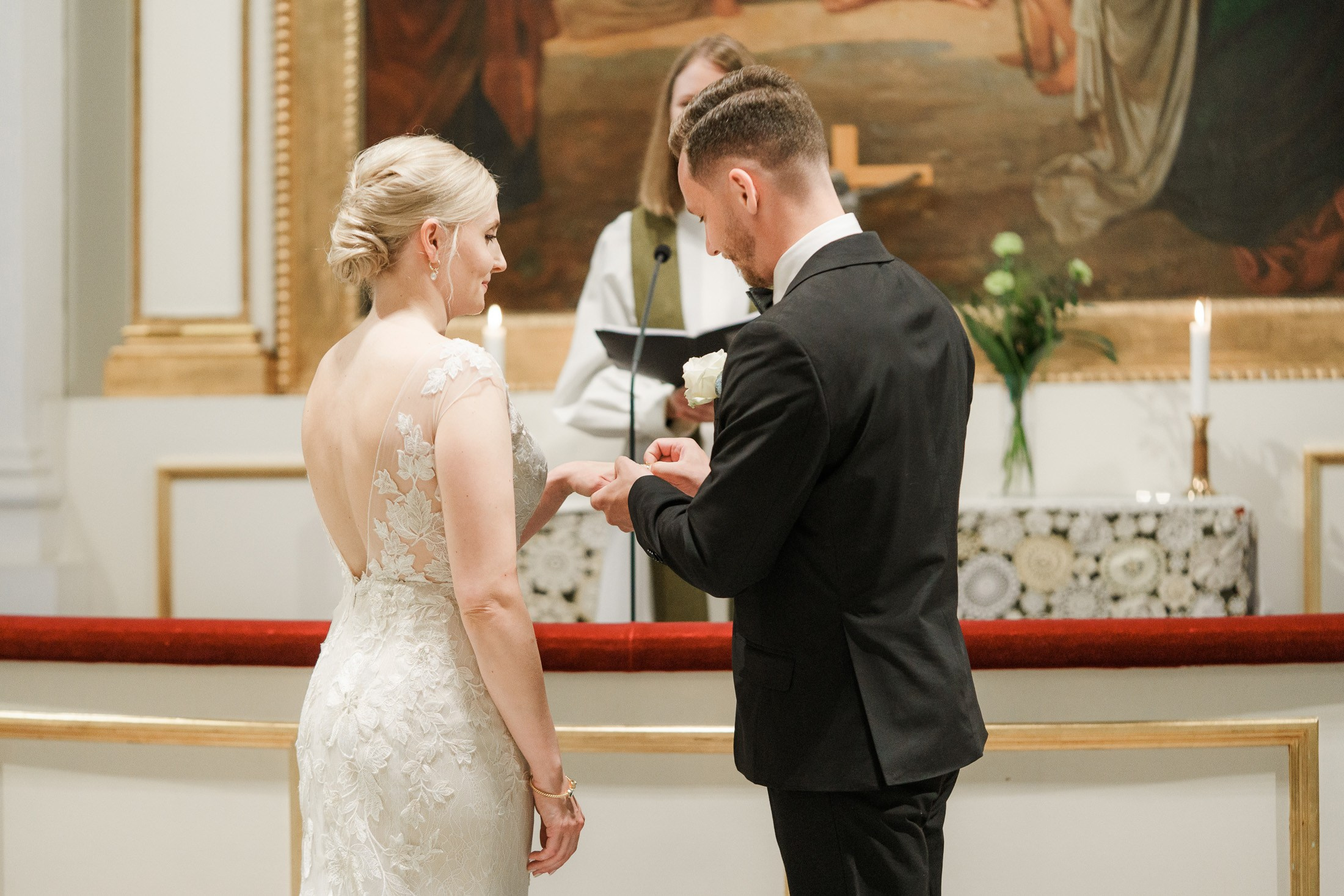 M&P, häävalokuvaus Klaus K, Rake-sali ja Helsingin vanha kirkko