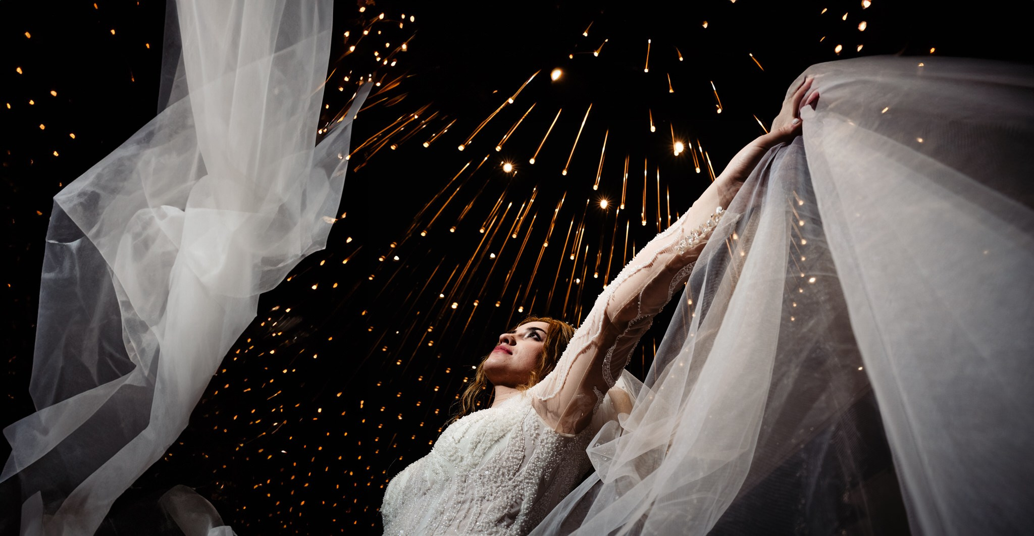 Fotograf profesionist de nuntă. Cu o abordare creativă și tehnici unice, spunem povestea voastră prin imagini pline de iubire și naturalețe. Descoperă arta fotografiei de nuntă . Fotograf Iasi, fotograf de nunta Suceava. Fotografii de nuntă. Pachet fotografii de nuntă. Fotograf Iasi, fotograf Suceava, fotograf Botosani, fotograf Romania. Servicii foto nuntă. Servicii foto-video.