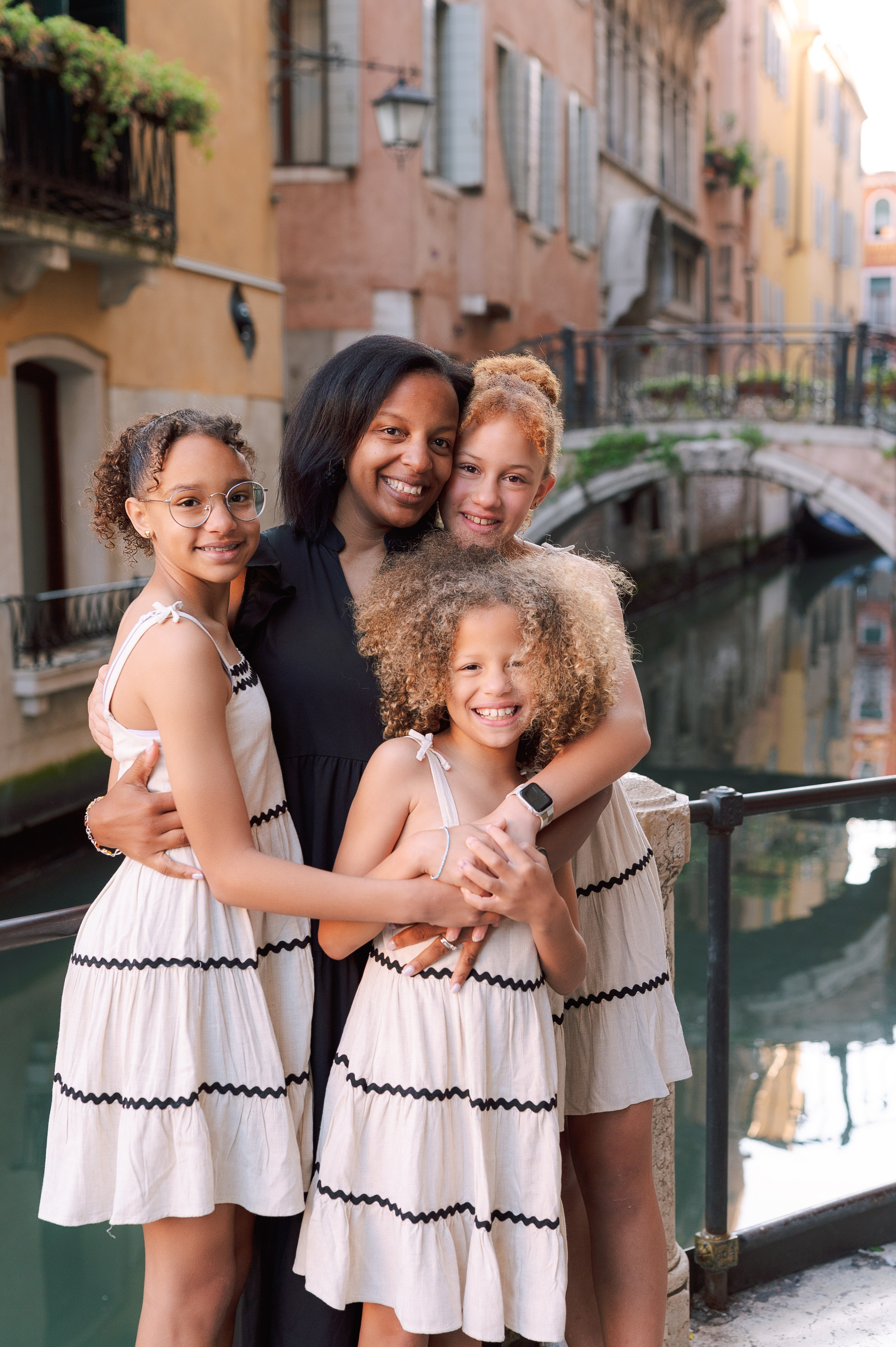 Eliza, Elena, Elliana, Teresa and Brad. Photographer in Venice Anna Terzi