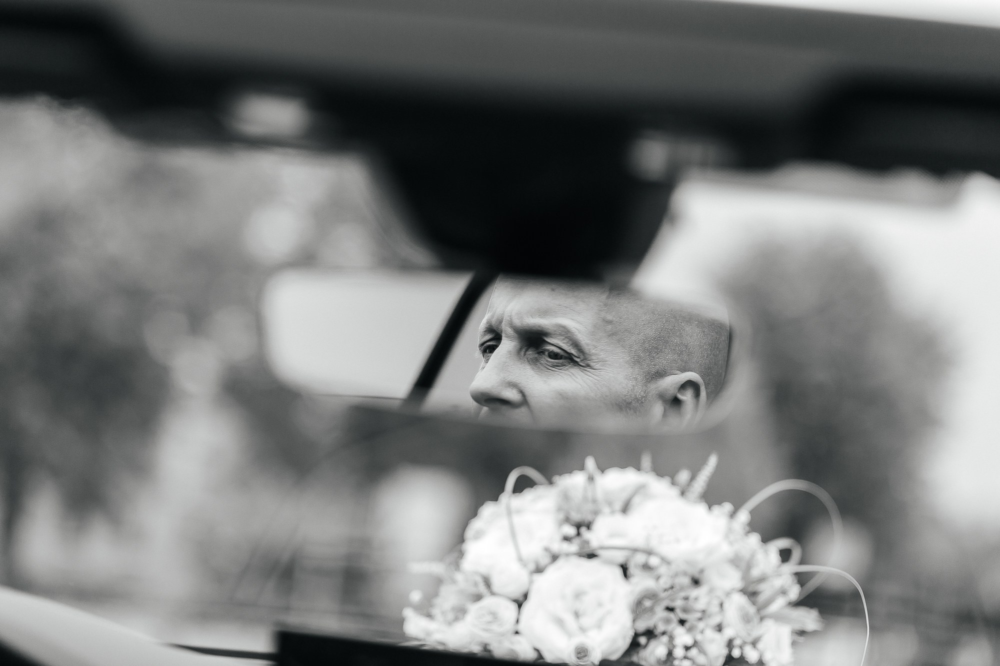 Susanne & Marco | Intime Trauung in der idyllischen Dorfkirche von Hönow. Hochzeitsfotografie in Berlin Nataliia Schütze