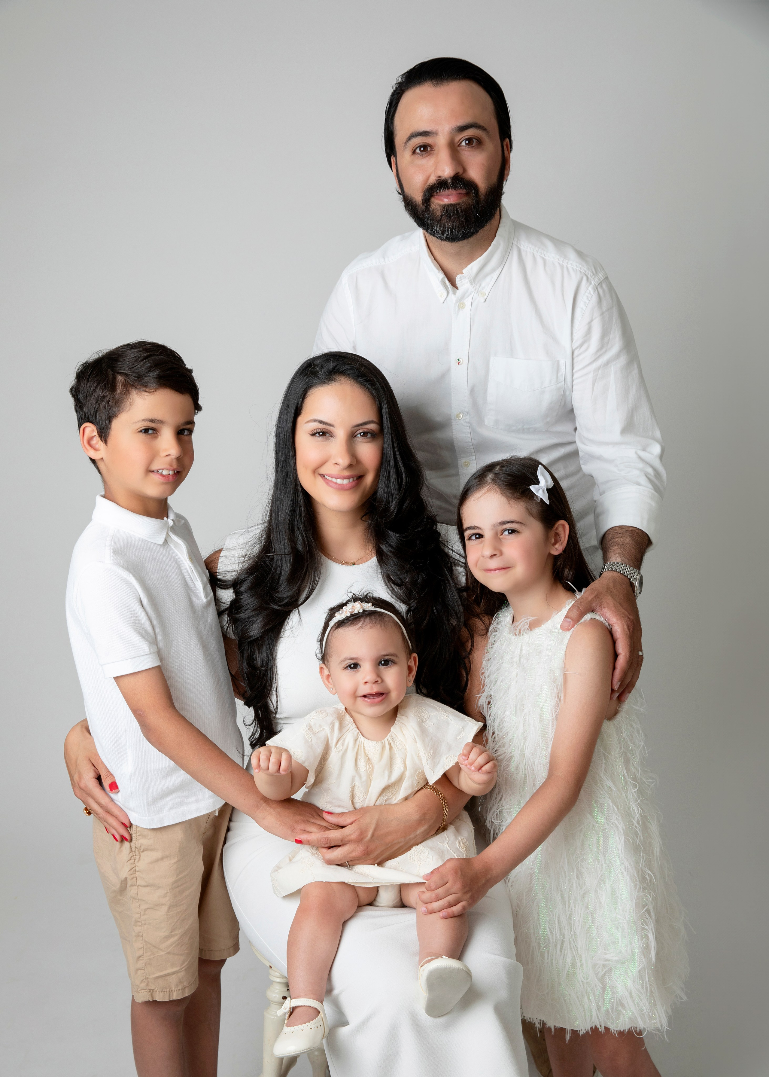 Fotostudion fångar er familjs speciella stunder, där alla, från barn till föräldrar, är med.