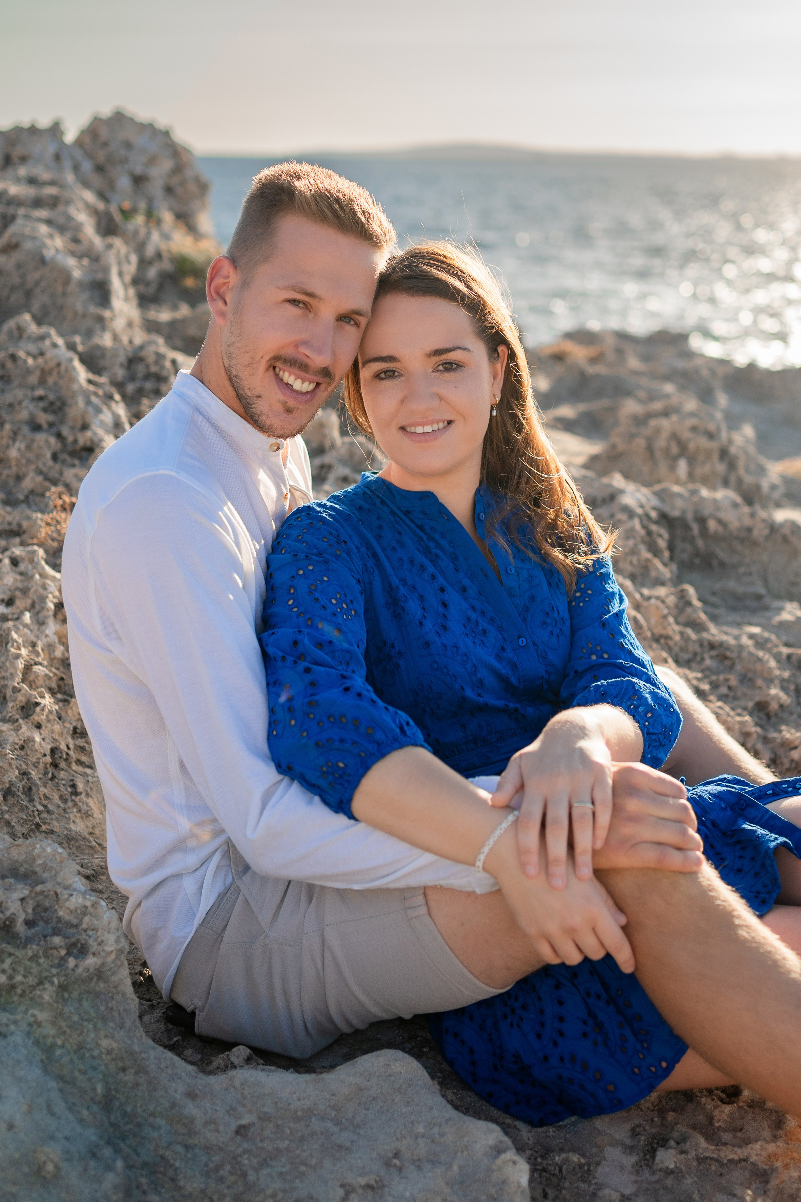 Romantischer Heiratsantrag auf Mallorca – Überraschung am Meer. Deine Fotografin auf Mallorca für Familien und Business