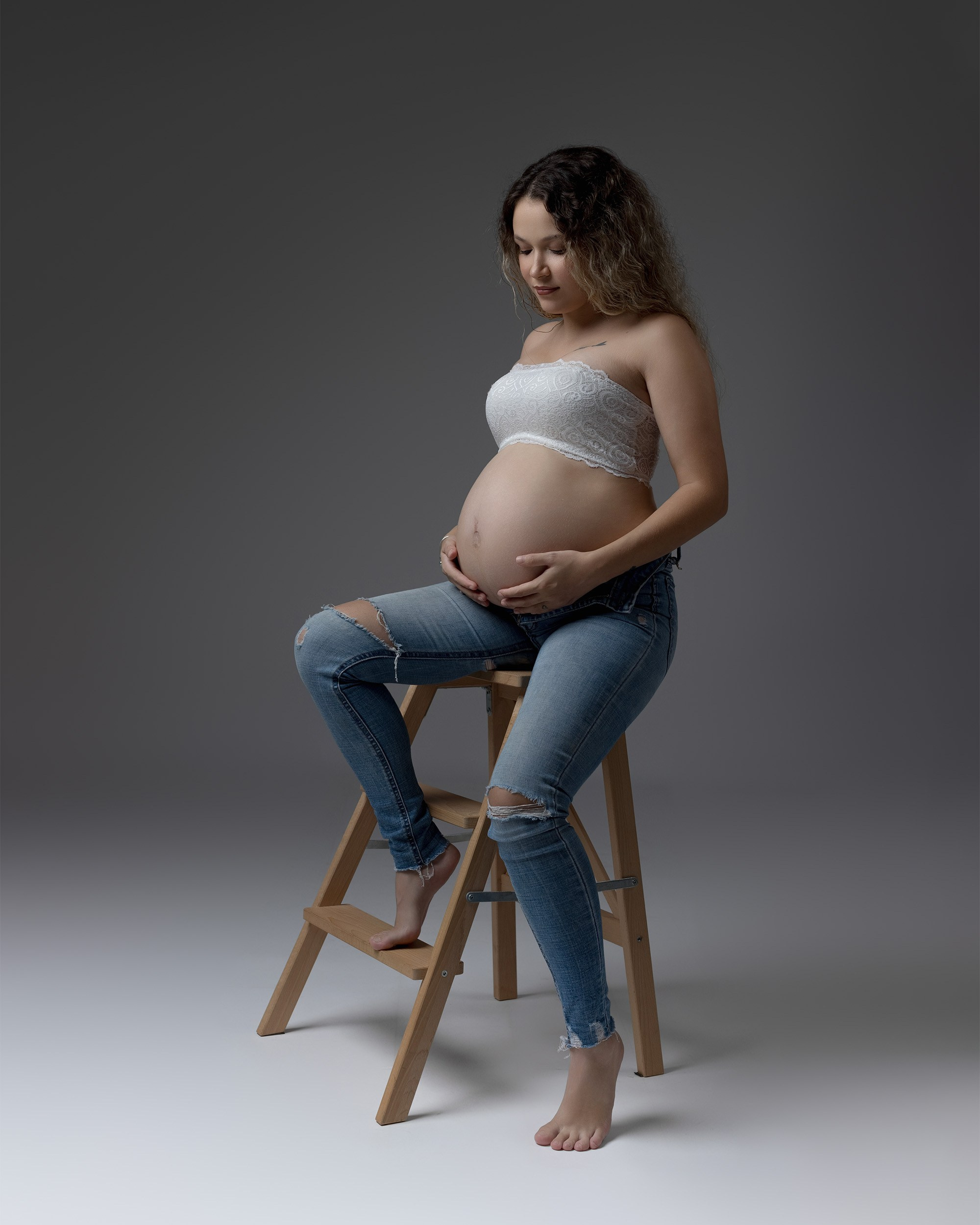 Embarazo y Maternidad sesiones de fotografía en estudio