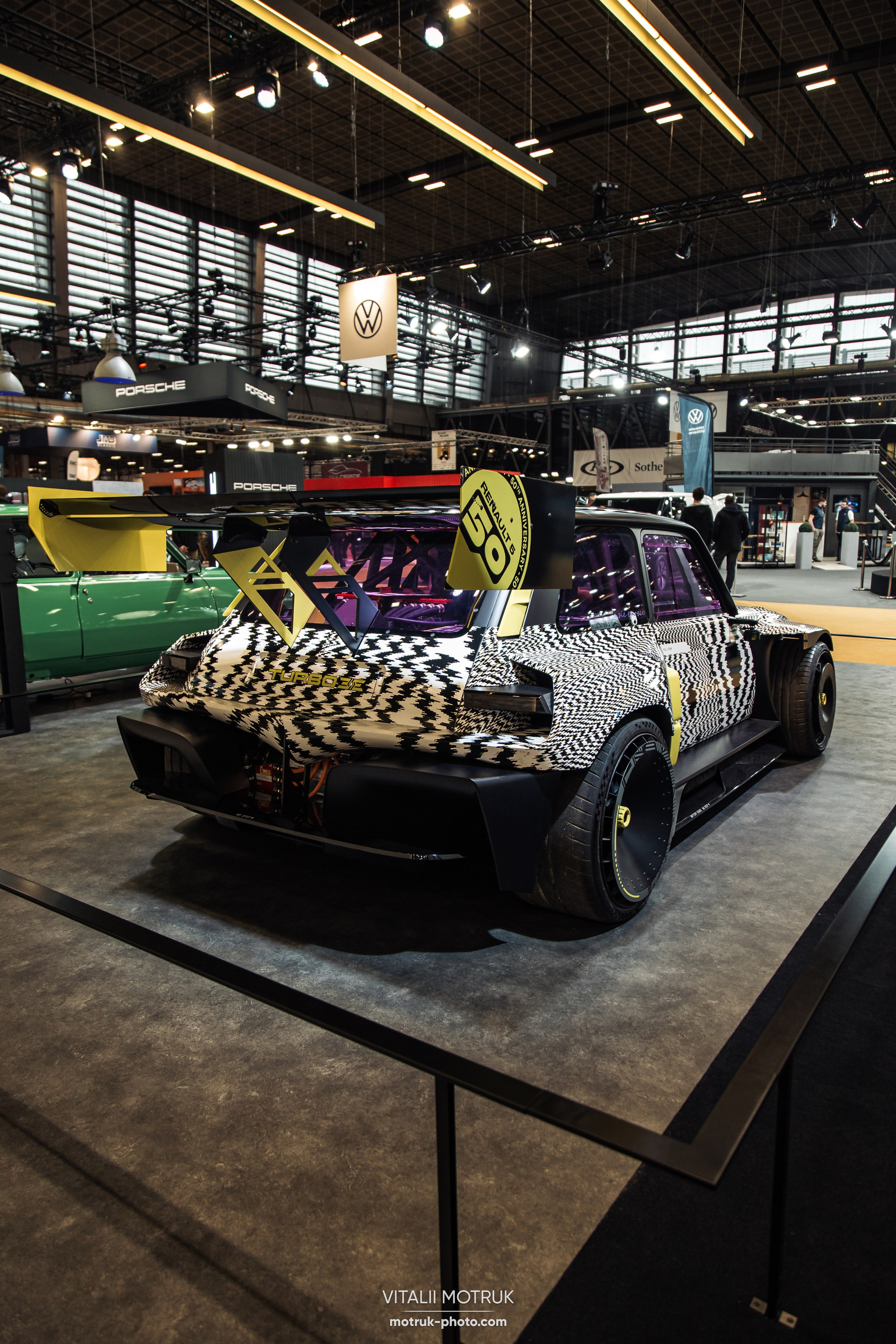 Retromobile 2023. Photographer in Paris — Vitalii Motruk