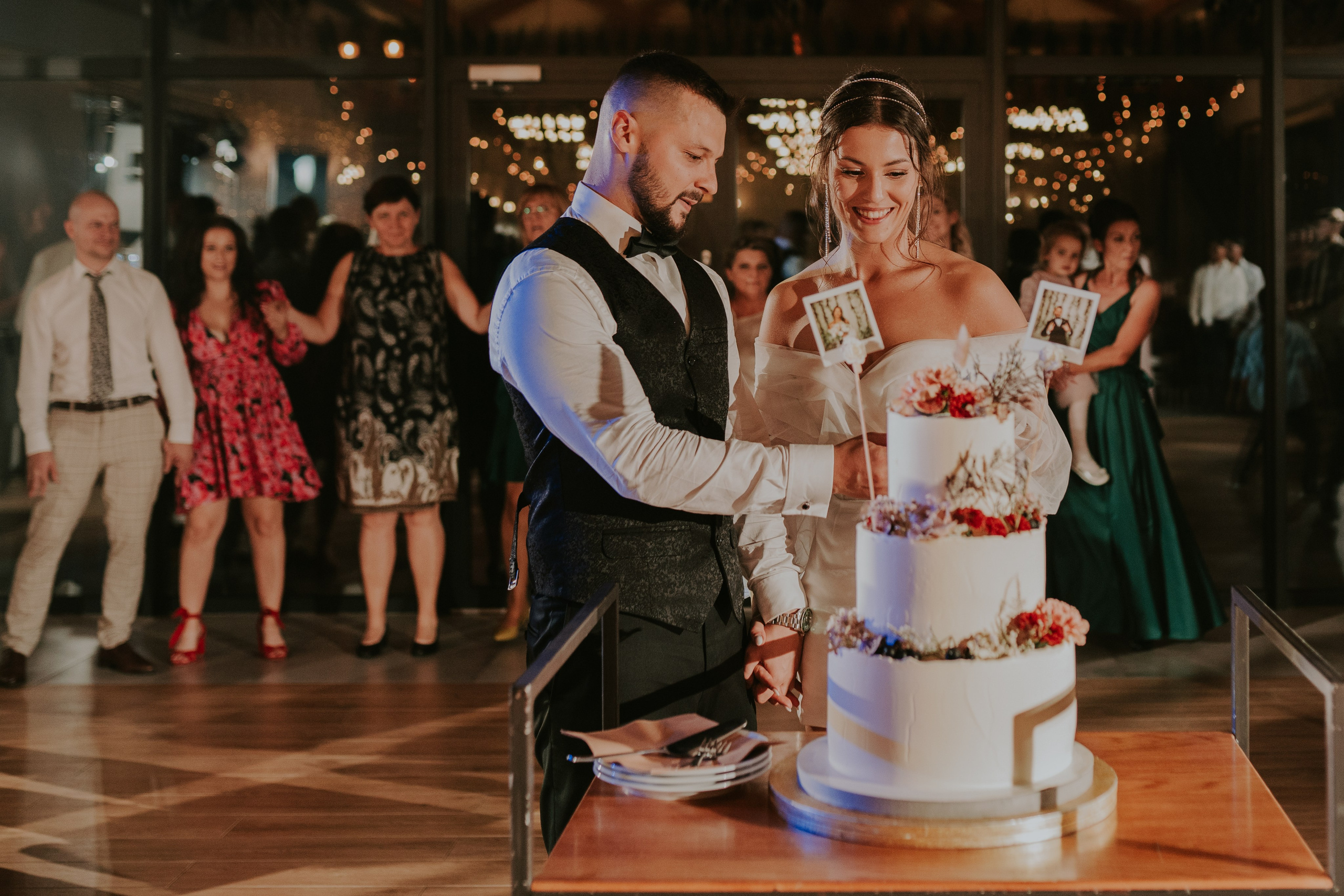 Sala Koralowa w Jaworzu: Opowieść o ślubie Nikoli i Kacpra. Karkowskafoto - fotografia miłości