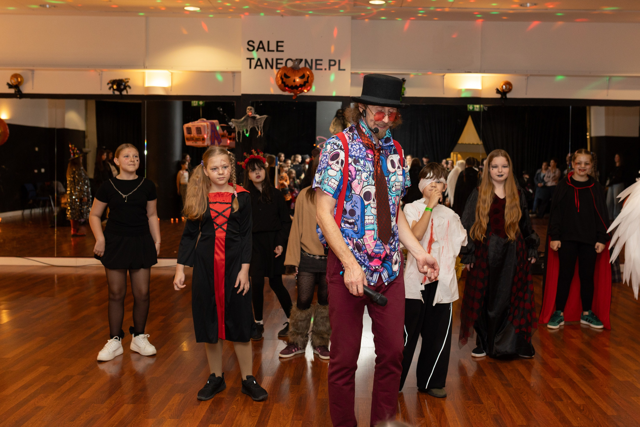 Leo dance studio Helloween 2025. Семейный и детский фотограф в Варшаве Мила Бобровская