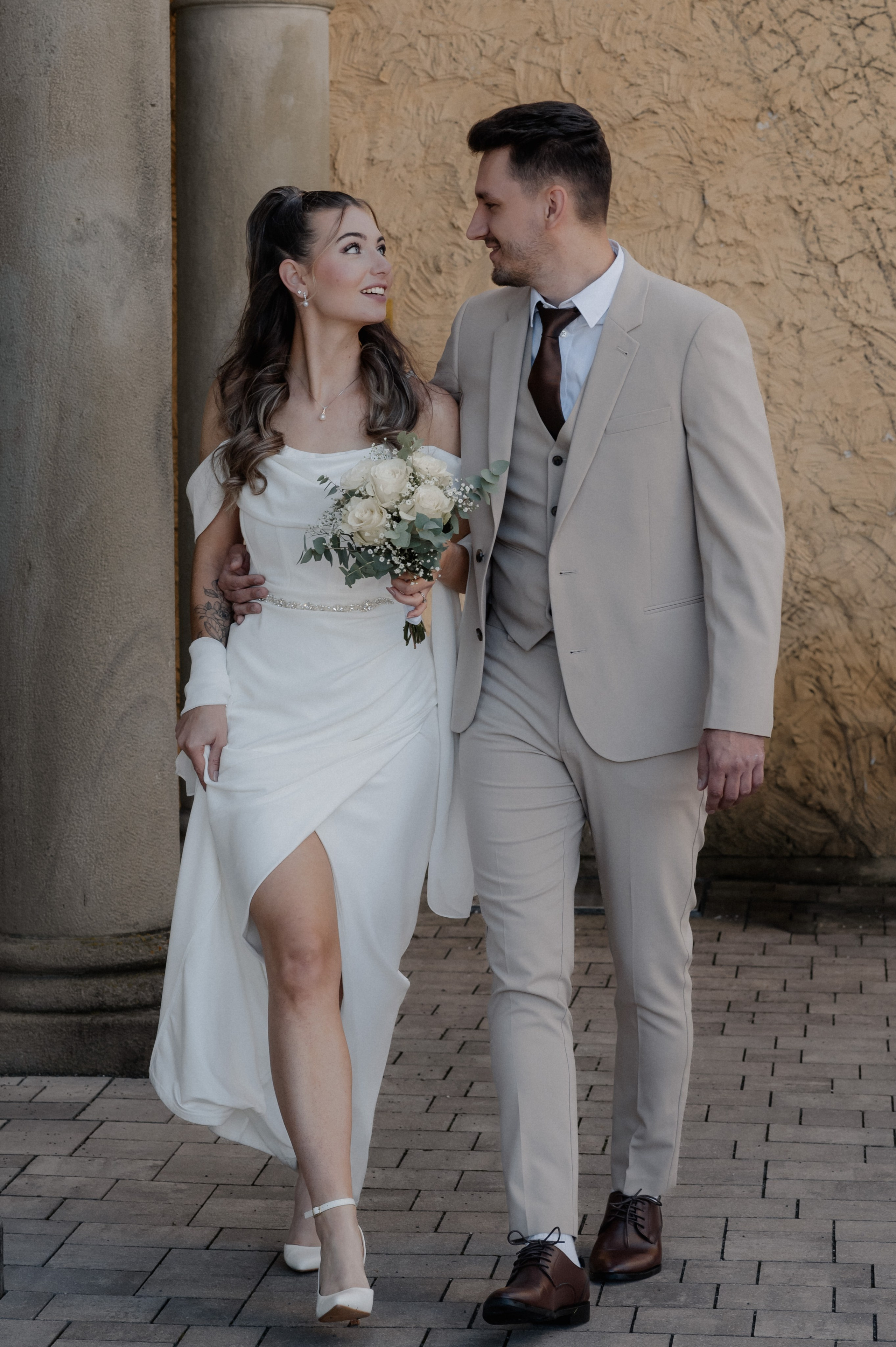CIVIL WEDDING IN STADTSCHLOSS IN HERRIEDEN. Photographer in Nuremberg Irina Mehnert from Ansbach