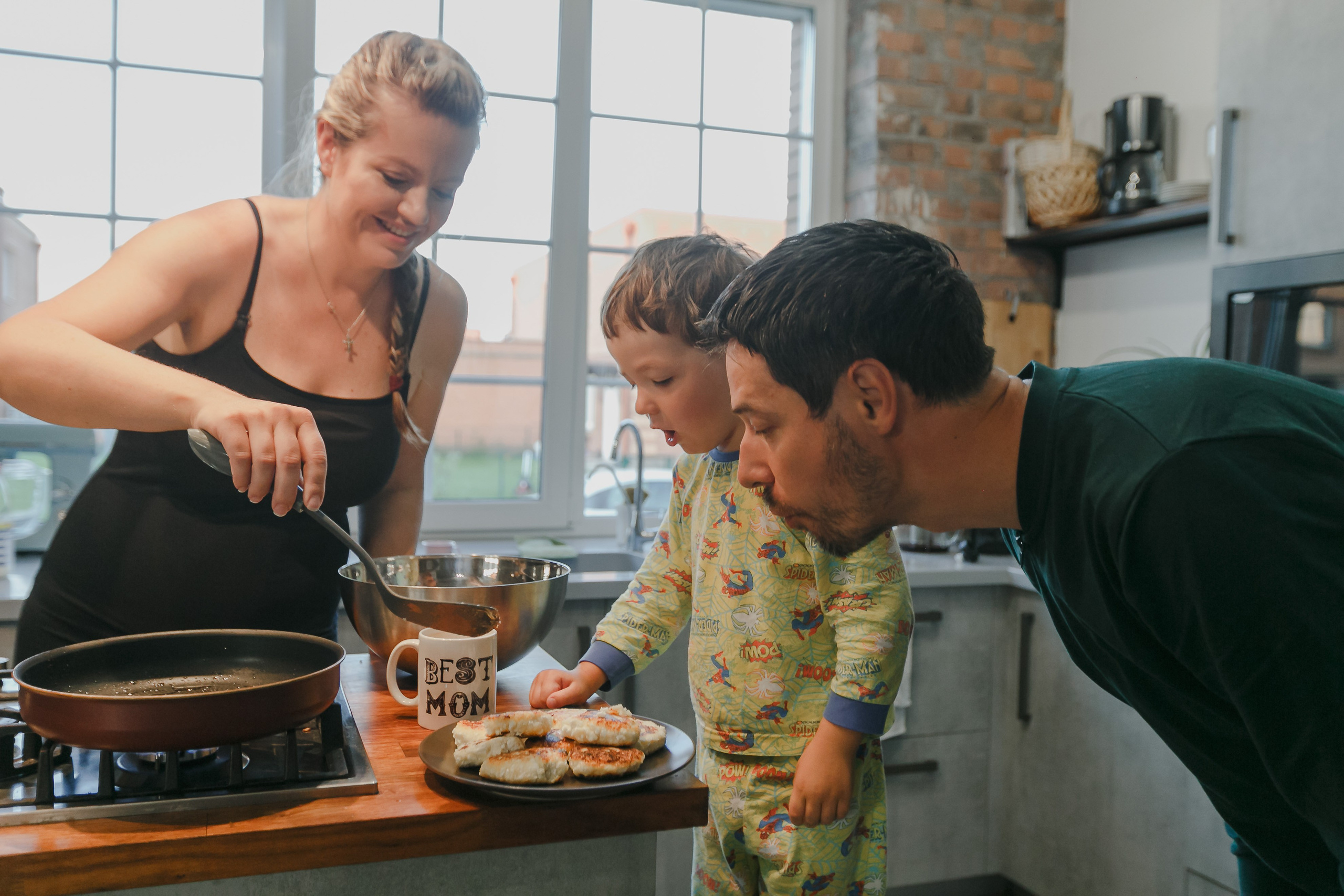 sesión de fotos familiar en casa en Gandia