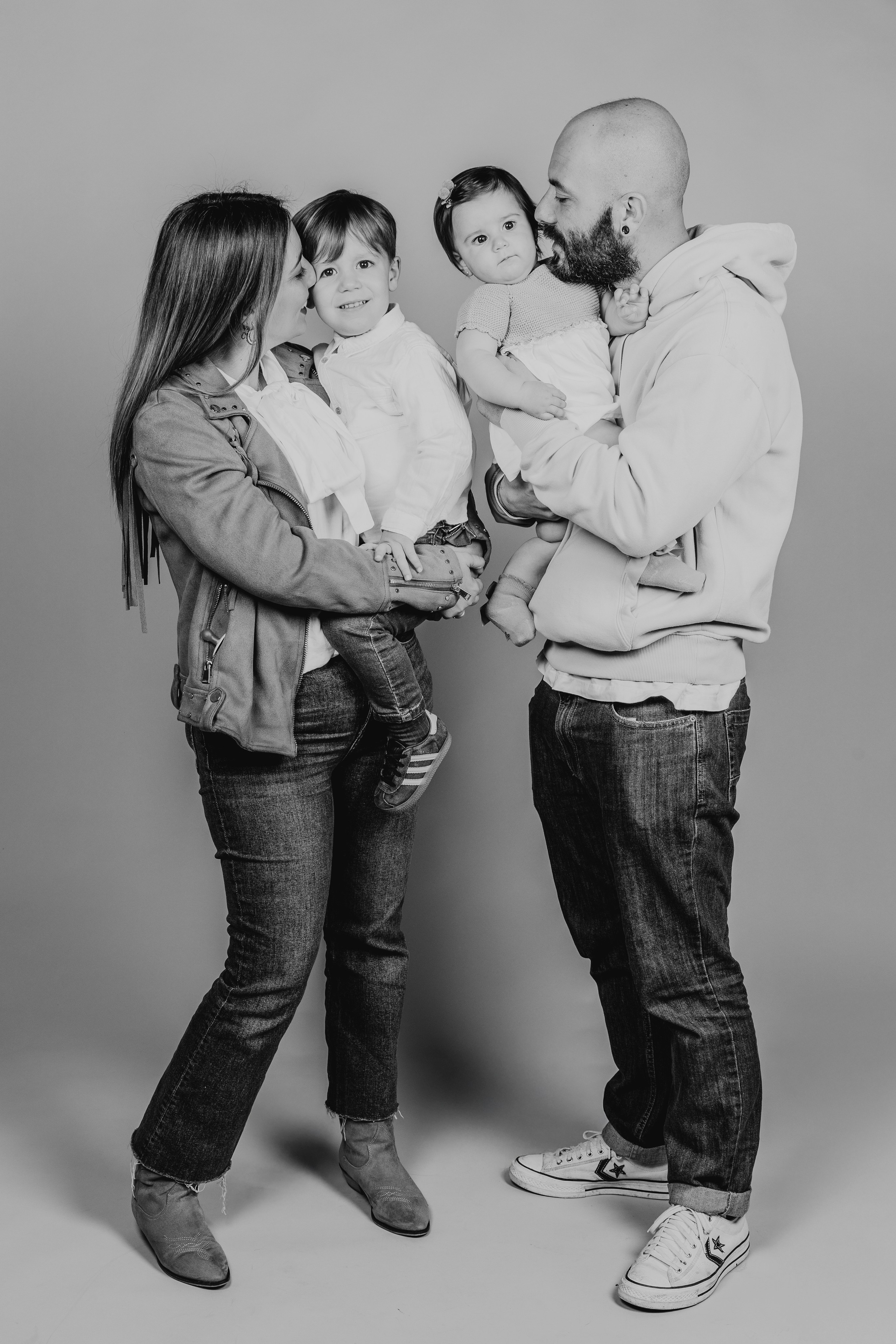 Sesión de fotos 1 año con familia y tarta | Rainbox. Rainbox Estudio de Fotografía