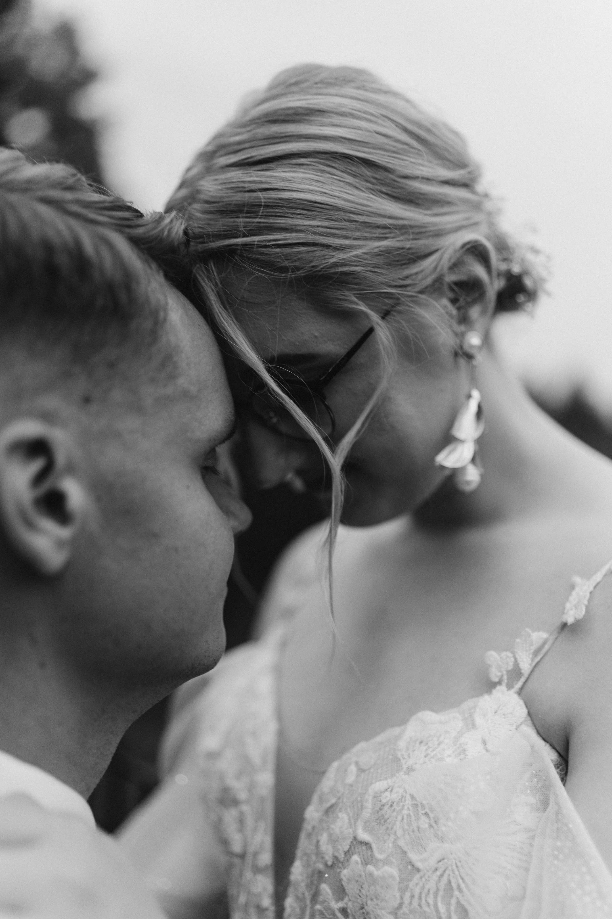 Family, bnw, photoshoot. Wedding and portrait photographer in Helsinki Vickan O