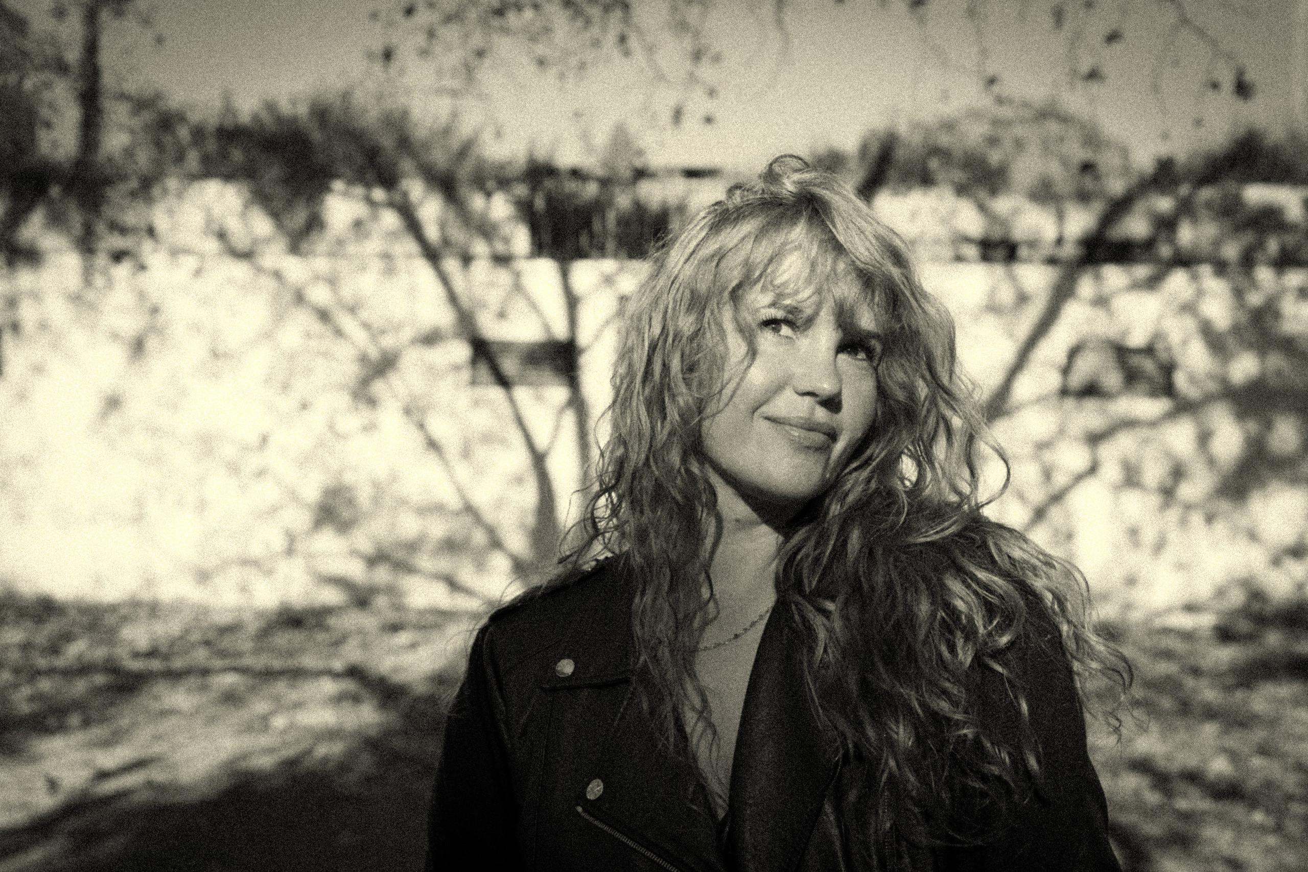 Sunrise. Histoires d’amour, séances photos de famille et de mariage en France