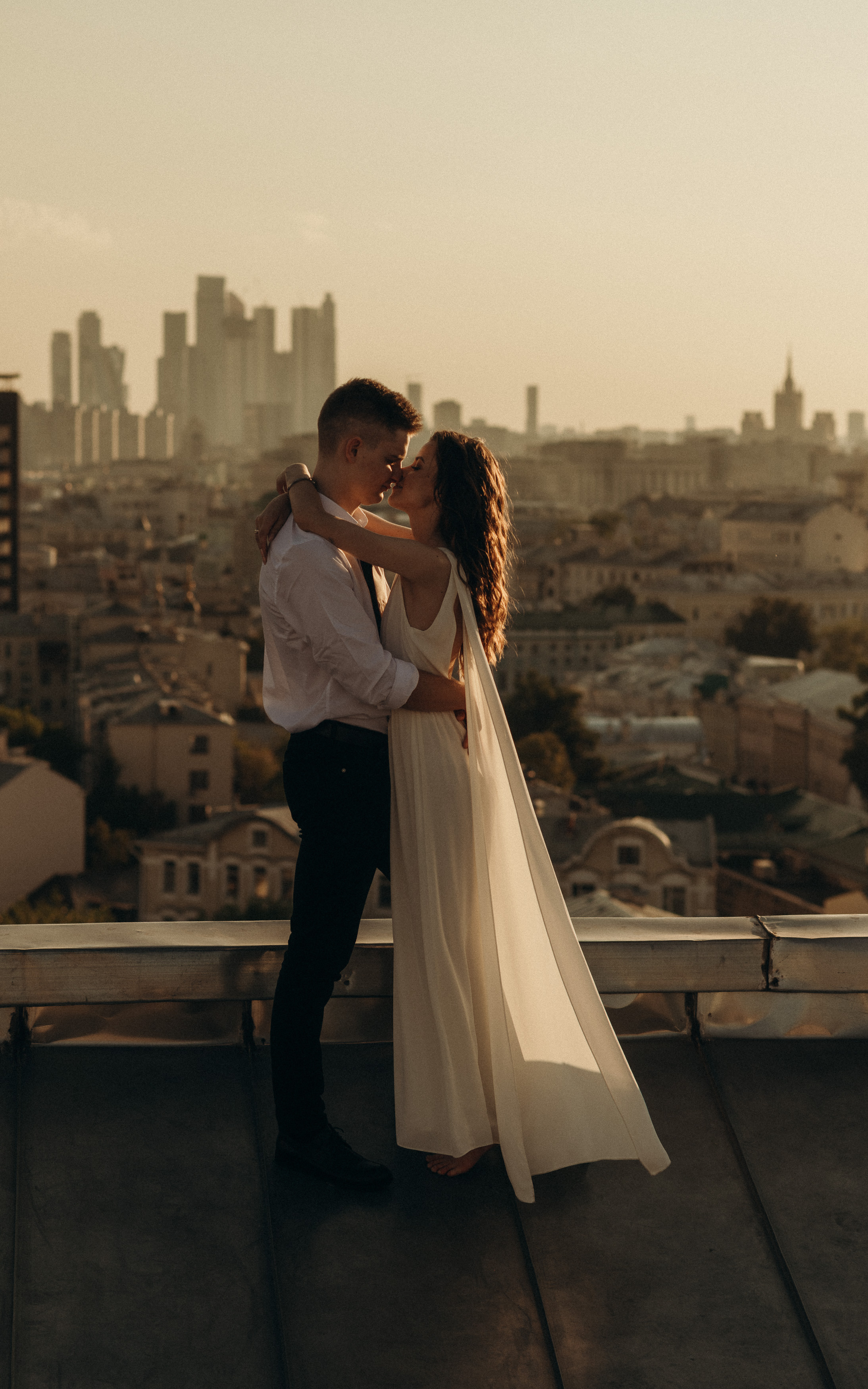 Elopement photography in the city on the roof. Wedding & Family photographer in County Donegal and Dublin, Ireland