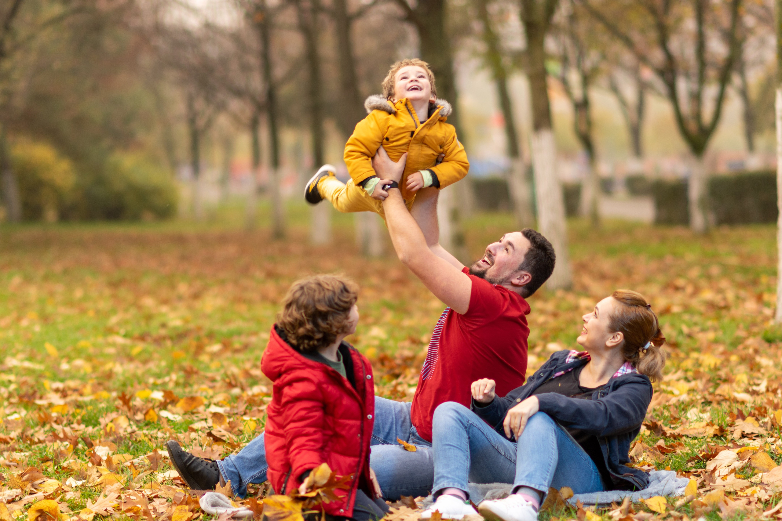 Sedinta foto de familie, sedinta foto acasa, sedinta foto parc, sedinta foto parc IOR, sedinta foto parc Titan, album de familie, fotografie de familie, amintiri de familie, sedinta foto relaxata, fotografii in parc, fotografie de cuplu, sedinta foto profesionala, fotograf profesionist Bucuresti
