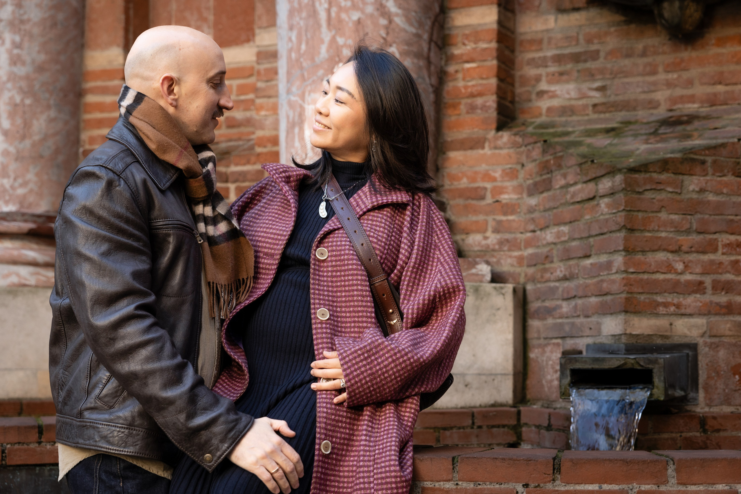 Christmas maternity photo session in Toulouse. Eugenie Smirnova — wedding, corporate and lifestyle photographer in Toulouse and Southwest France
