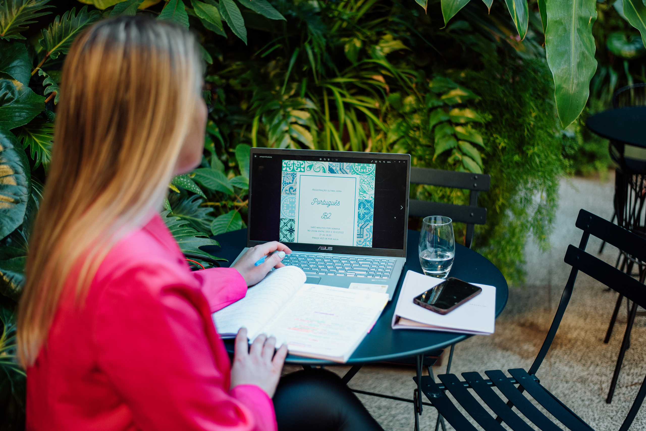 Bára. Lifestyle, wedding and family photographer