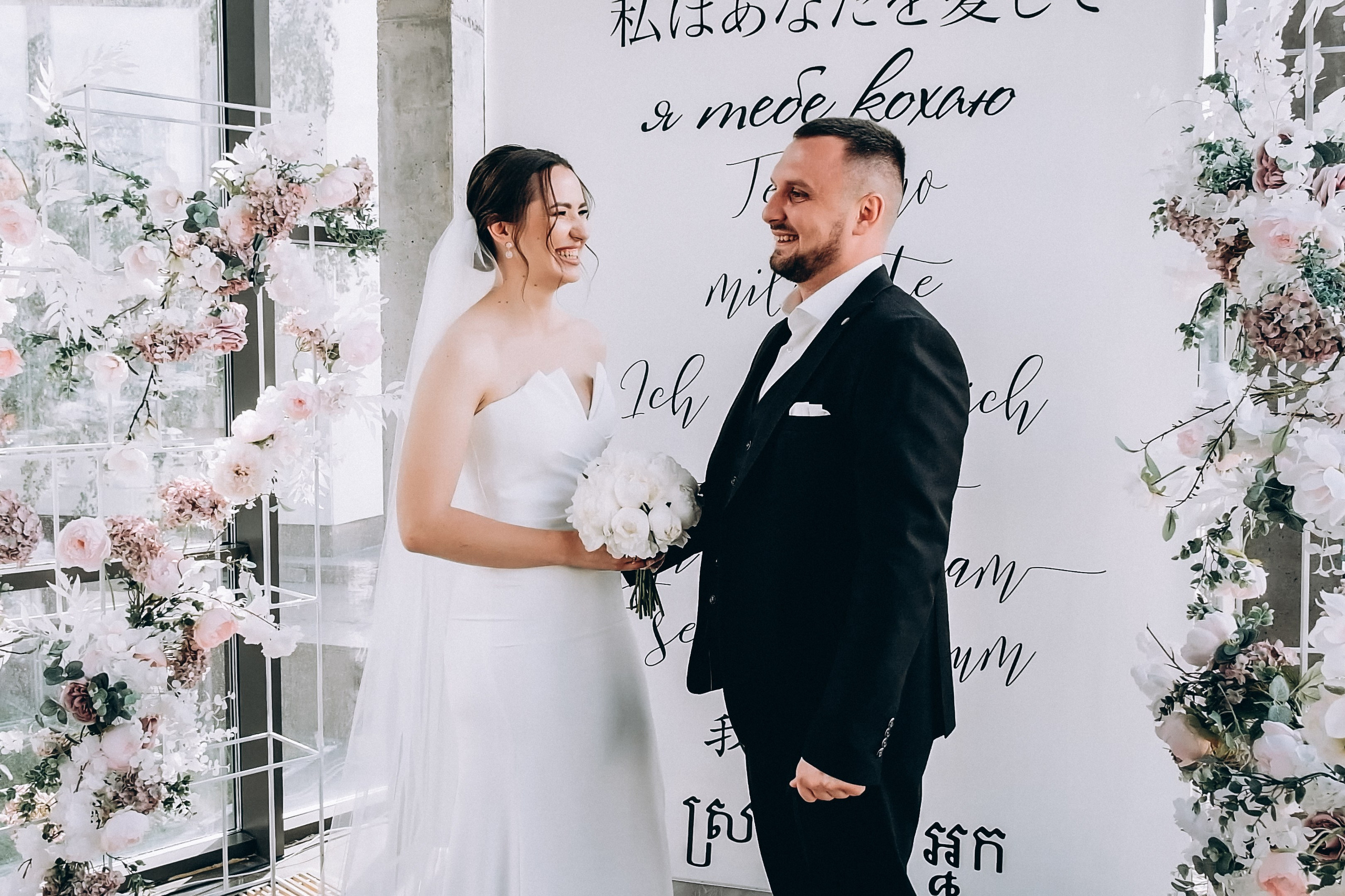 White Wedding. Wedding and Family Photograph