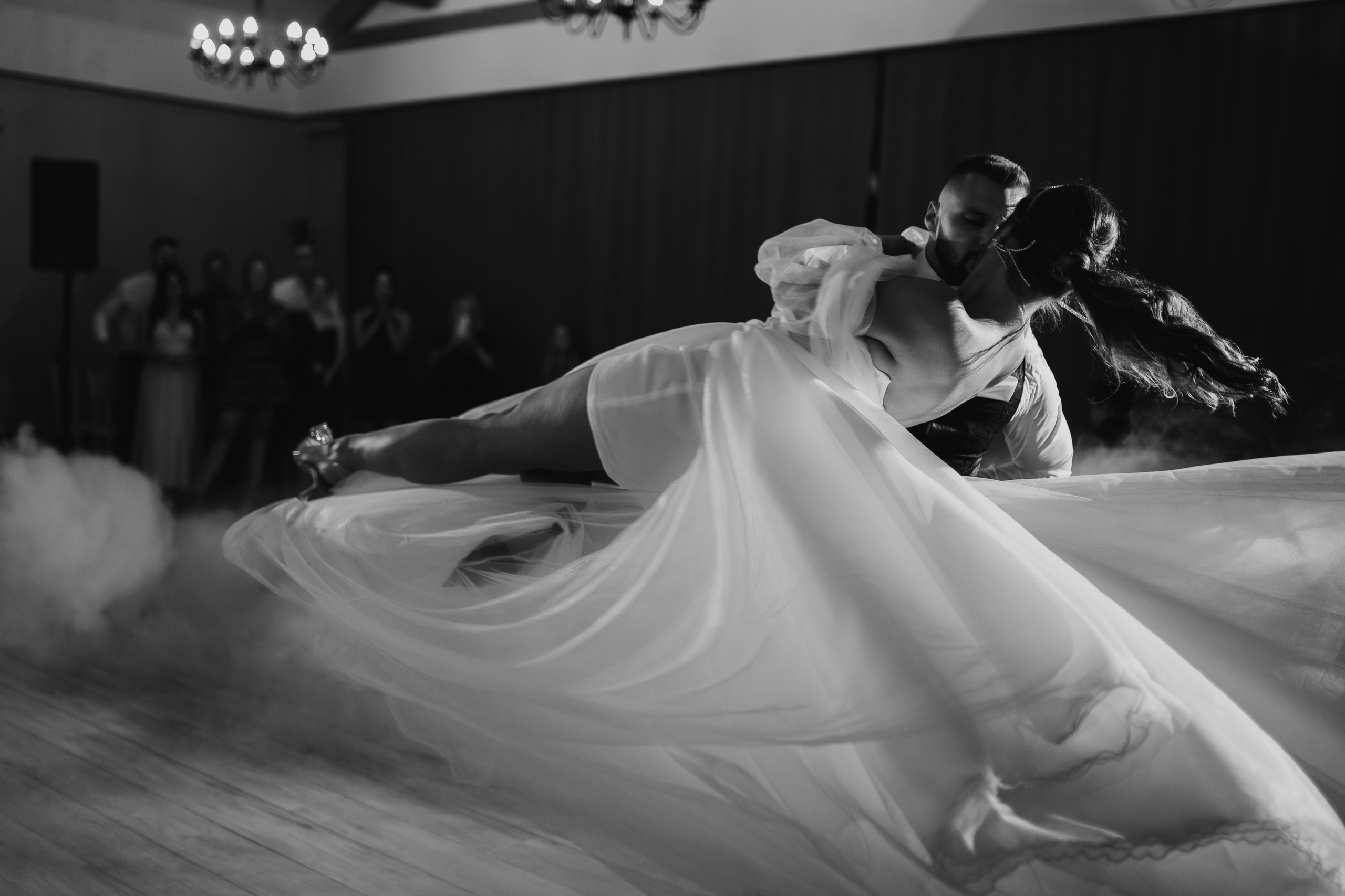 Sala Koralowa w Jaworzu: Opowieść o ślubie Nikoli i Kacpra. Karkowskafoto - fotografia miłości