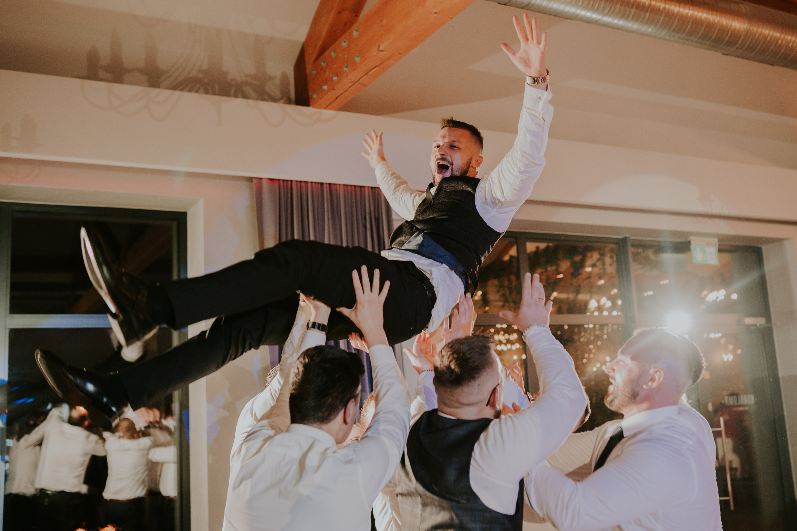 Sala Koralowa w Jaworzu: Opowieść o ślubie Nikoli i Kacpra. Karkowskafoto - fotografia miłości