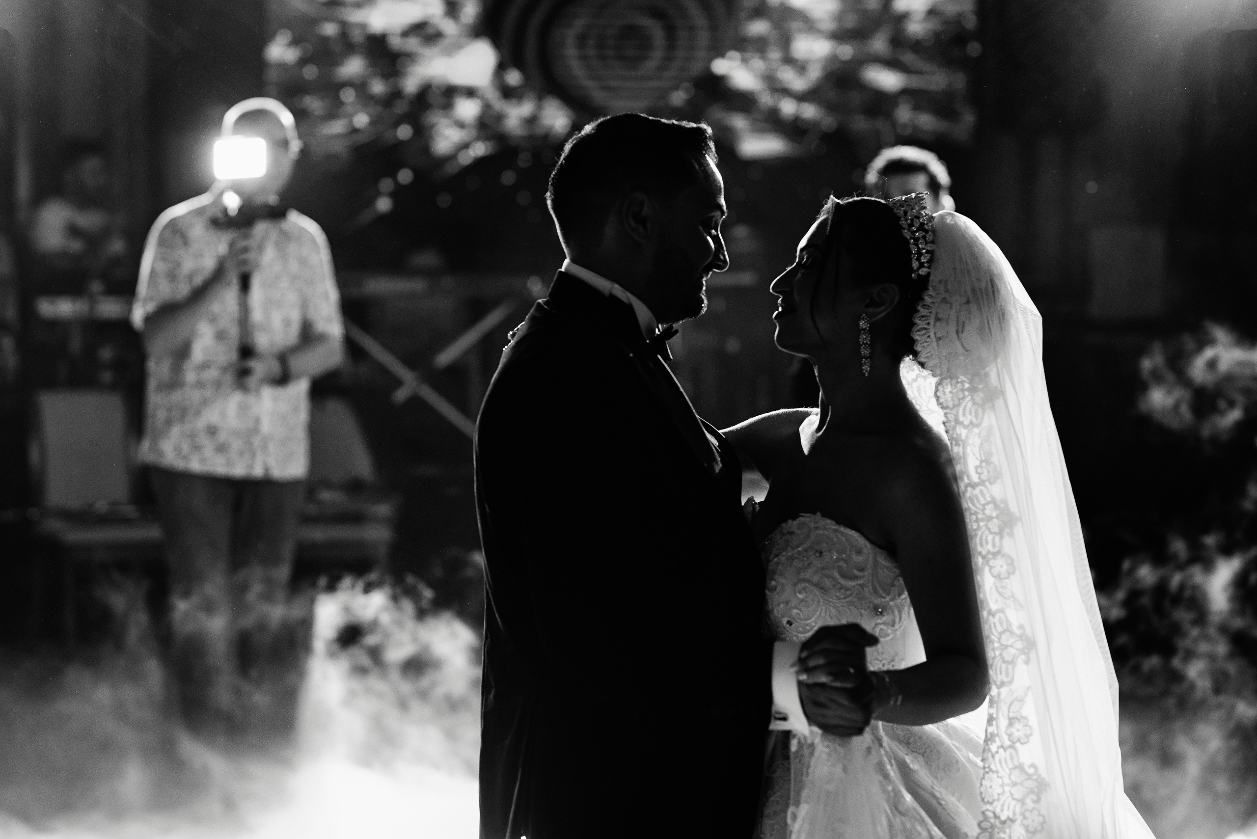 Roxana & Iulian. Acasă