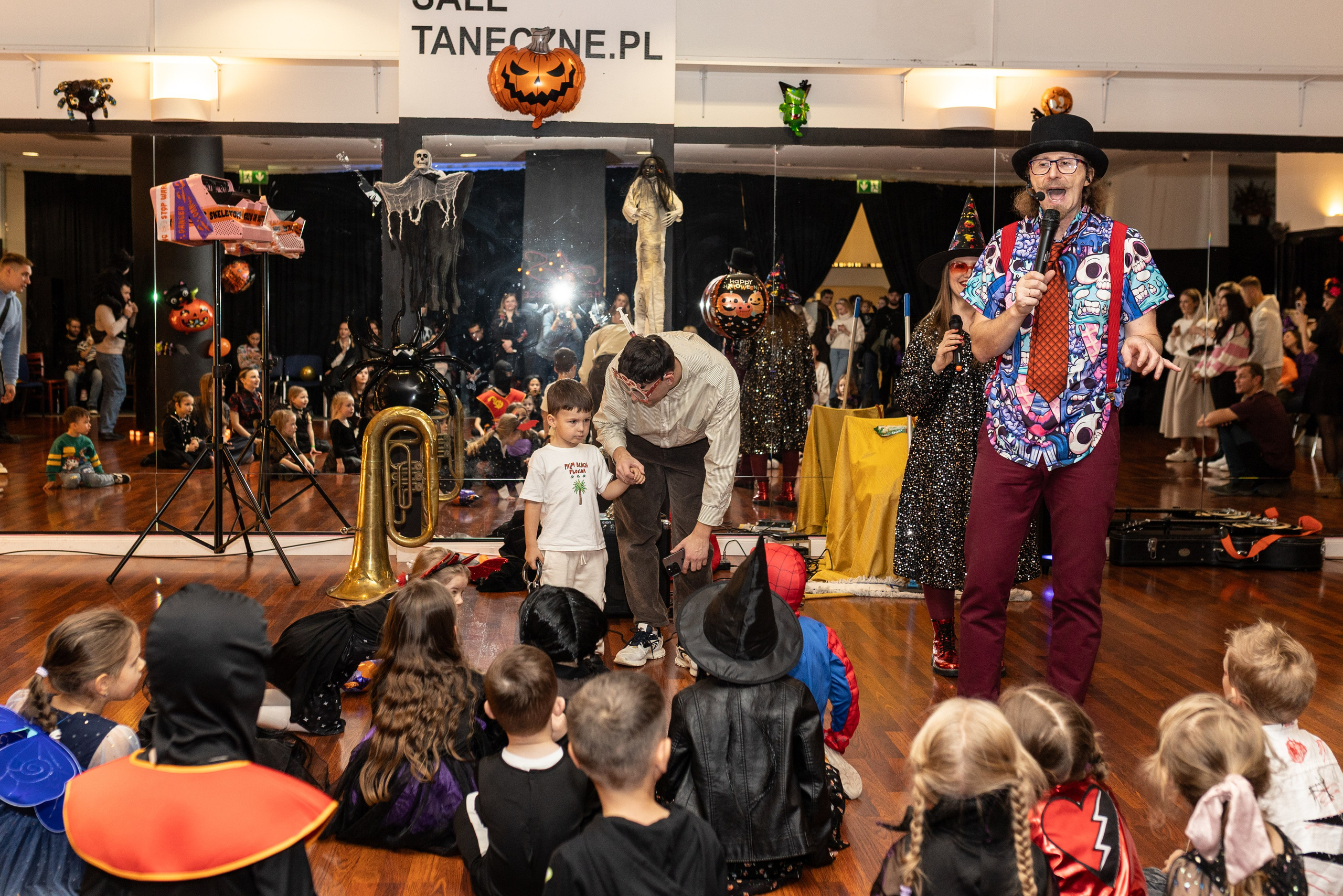 Leo dance studio Helloween 2025. Семейный и детский фотограф в Варшаве Мила Бобровская