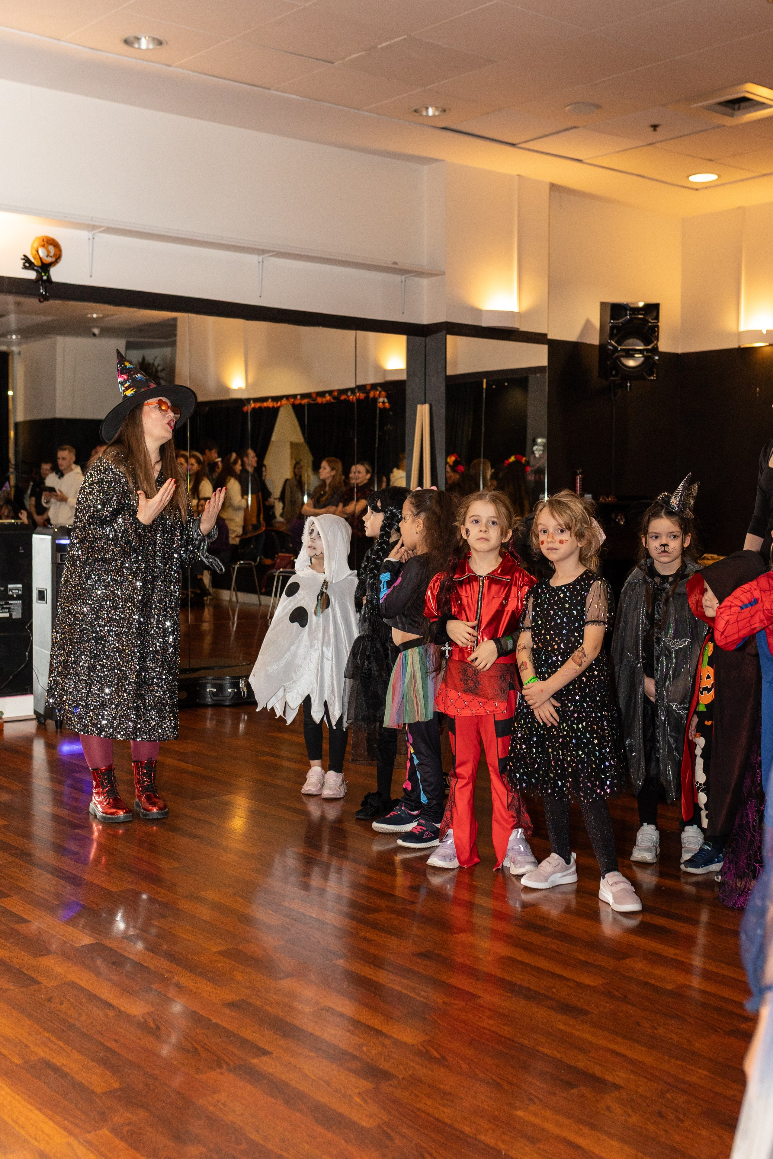 Leo dance studio Helloween 2025. Семейный и детский фотограф в Варшаве Мила Бобровская