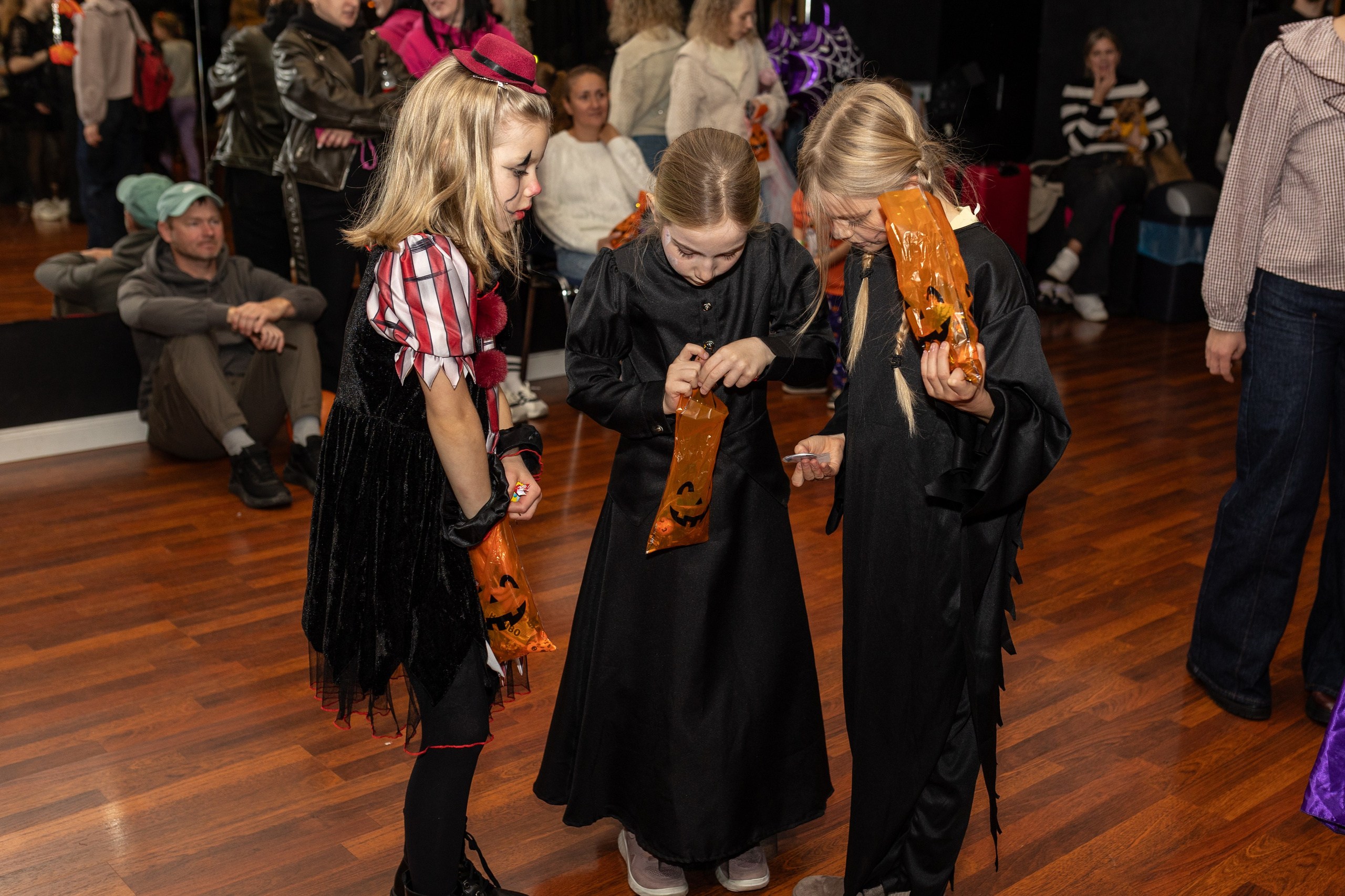 Leo dance studio Helloween 2025. Семейный и детский фотограф в Варшаве Мила Бобровская