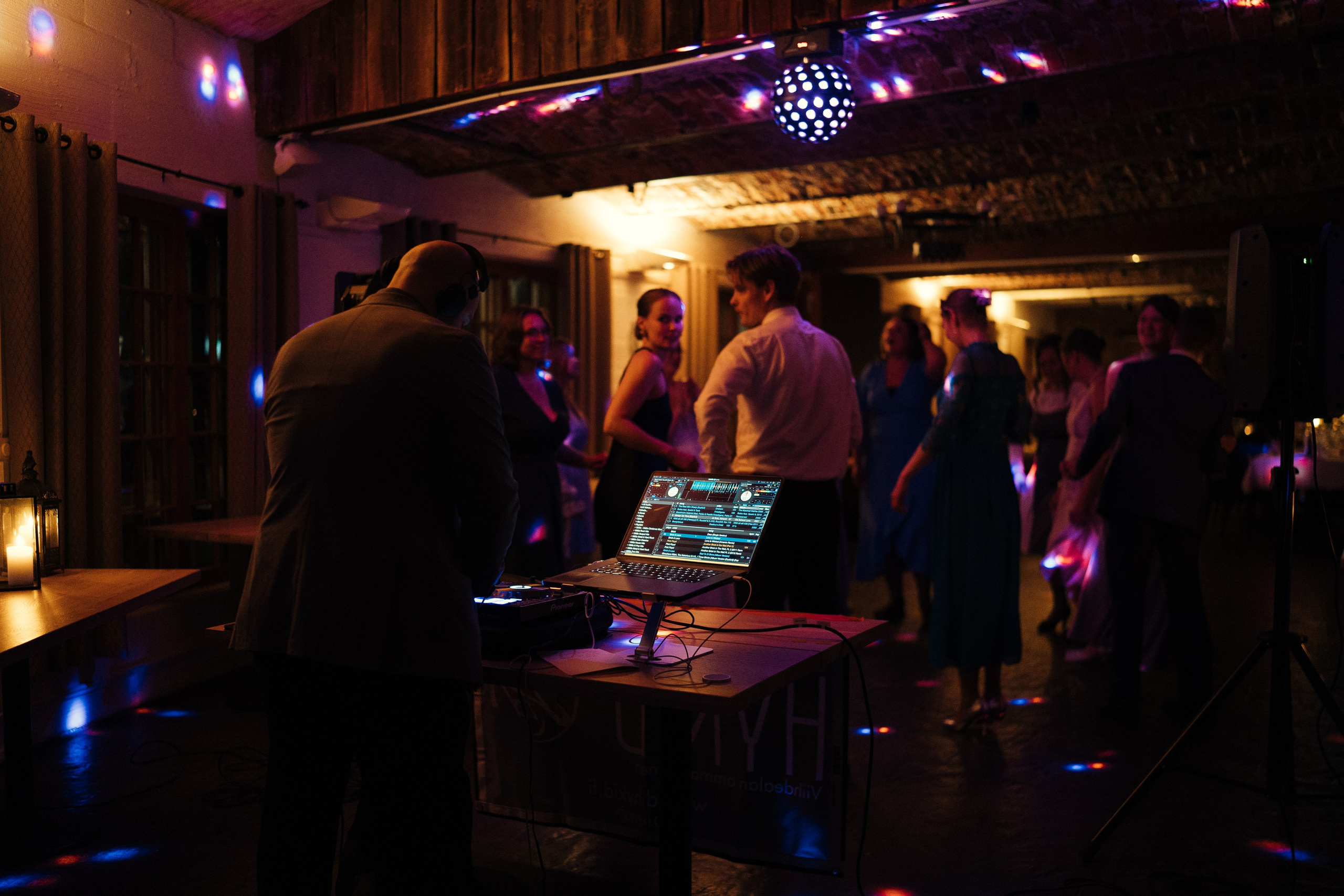 C&A. Wedding and portrait photographer in Helsinki Vickan O