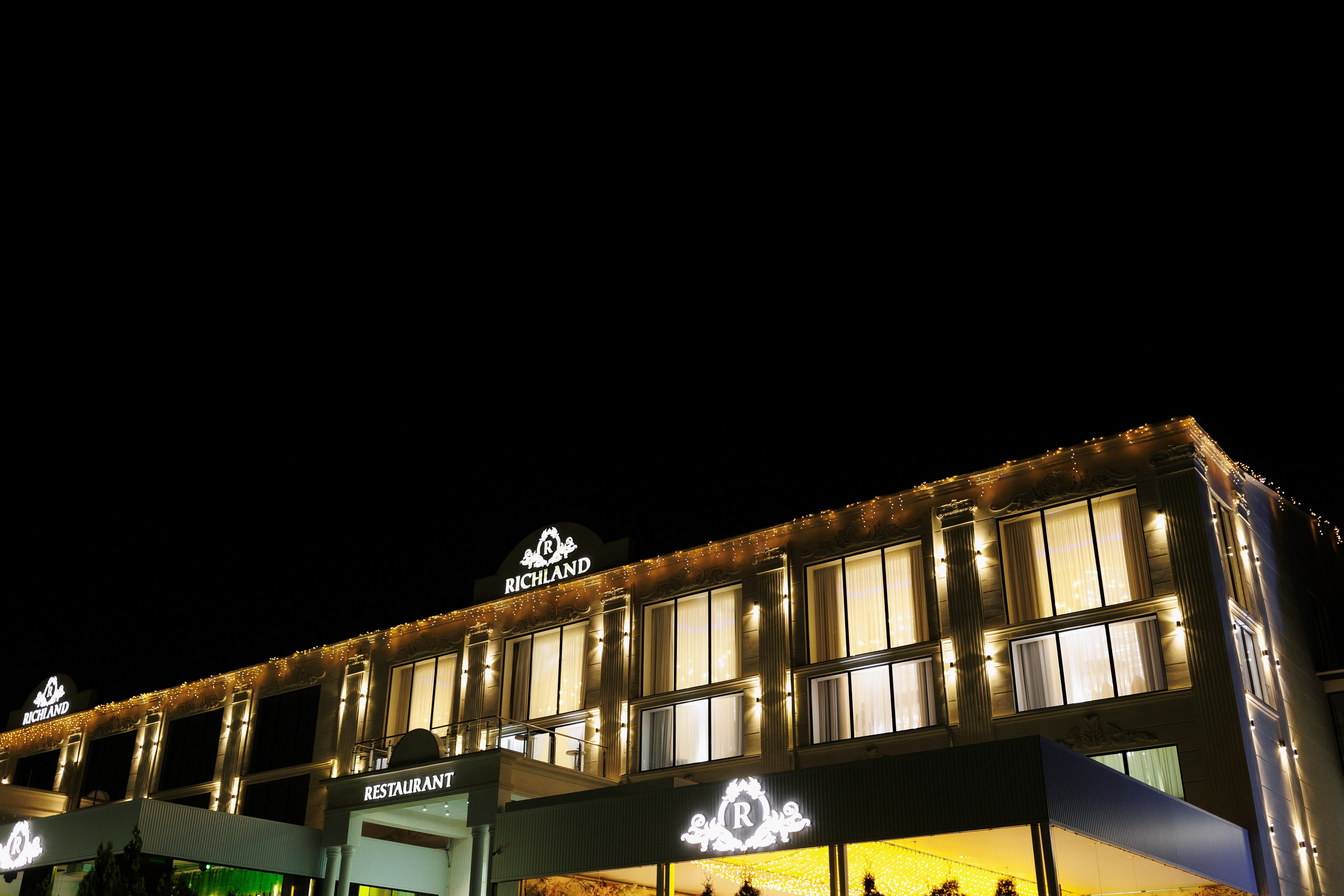 Atingerea e Dragoste. Servicii Foto Video în Chișinău și Europa ID-Brothers