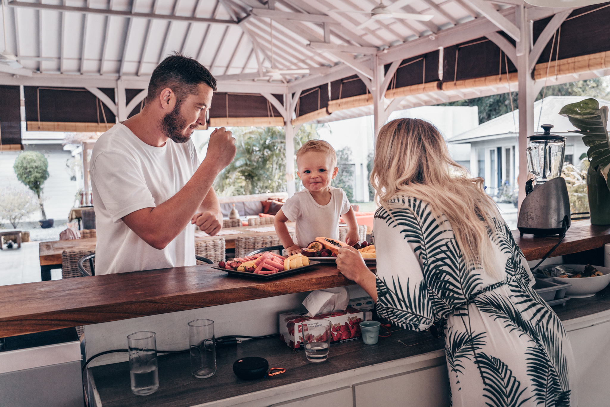 Family photoshoot at the villa. DiaFoto — Wow Photographer in Barcelona | Premium Barcelona Photoshoot Experience