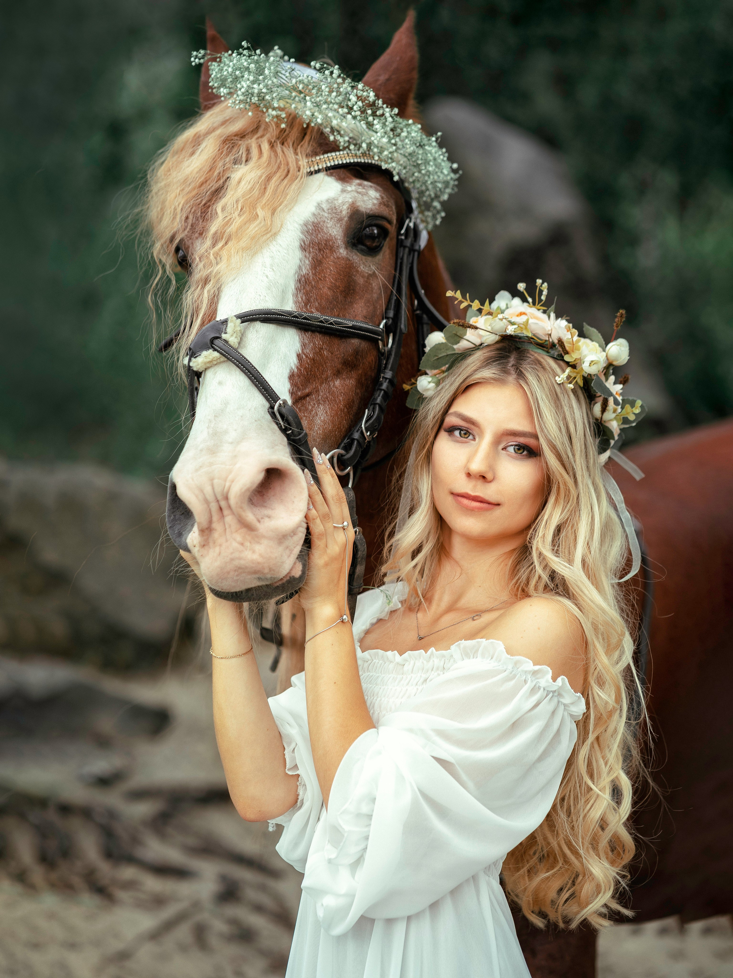 Retrato femenino en Madrid — belleza auténtica con luz natural Asesoría de estilismo, poses y localización. Imágenes elegantes y atemporales. Fotógrafa en Madrid | Retratos femeninos, familia y sesiones con caballos – Anna Maruleva