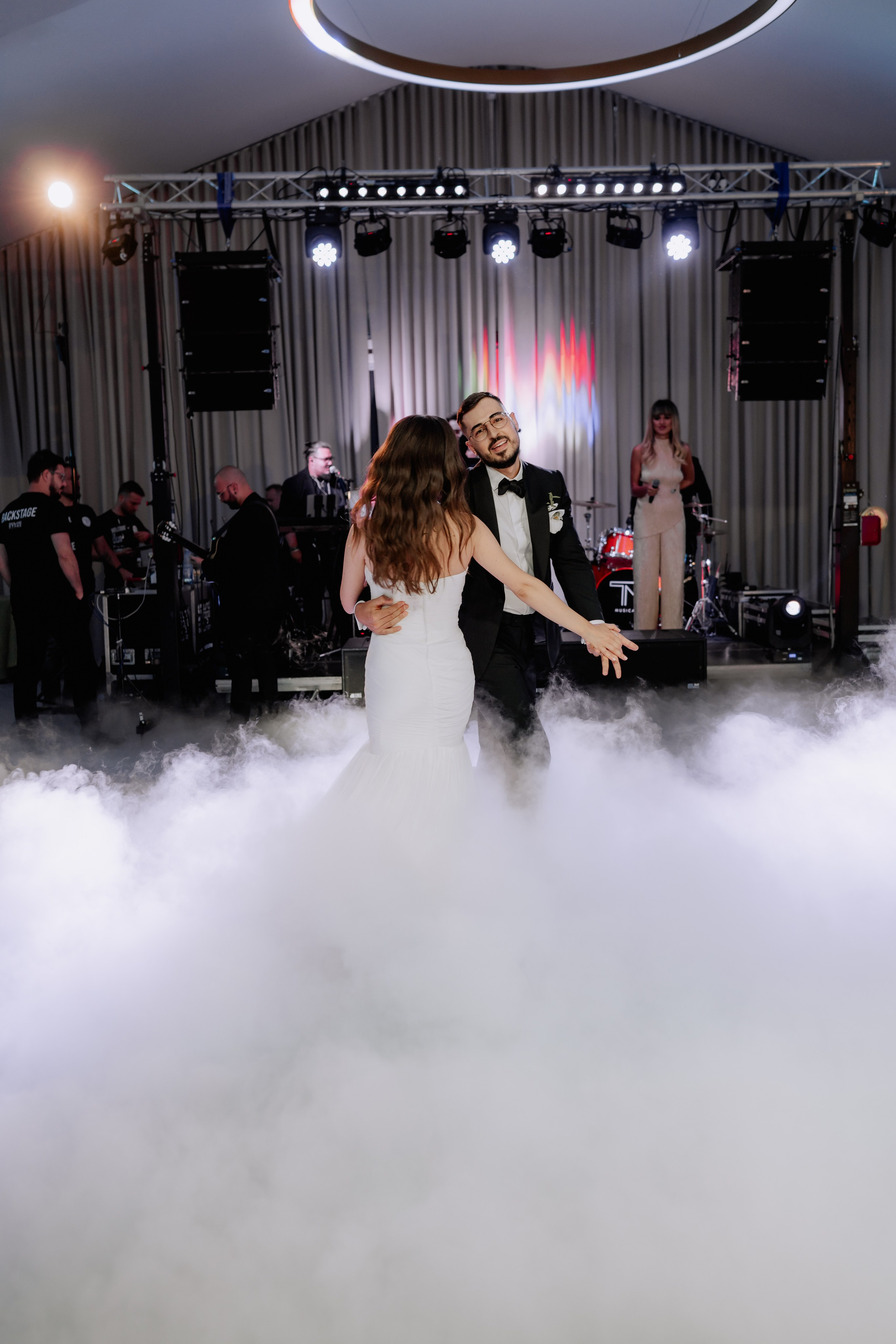 Cununie civila in aer liber , artificii de zi colorate , decor nunta , nunta la Hotel Traian. Proud Vision Weddings | Wedding Photography & Film — Servicii profesionale Foto Video Nunta Iasi