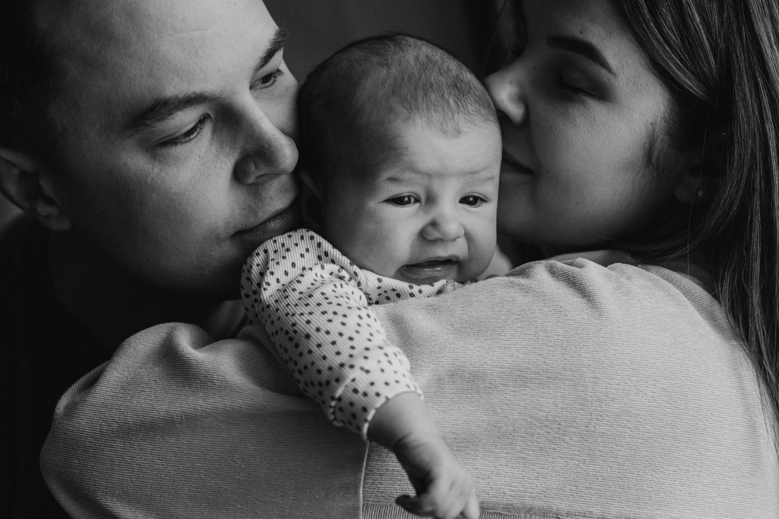 Family, bnw, photoshoot. Wedding and portrait photographer in Helsinki Vickan O
