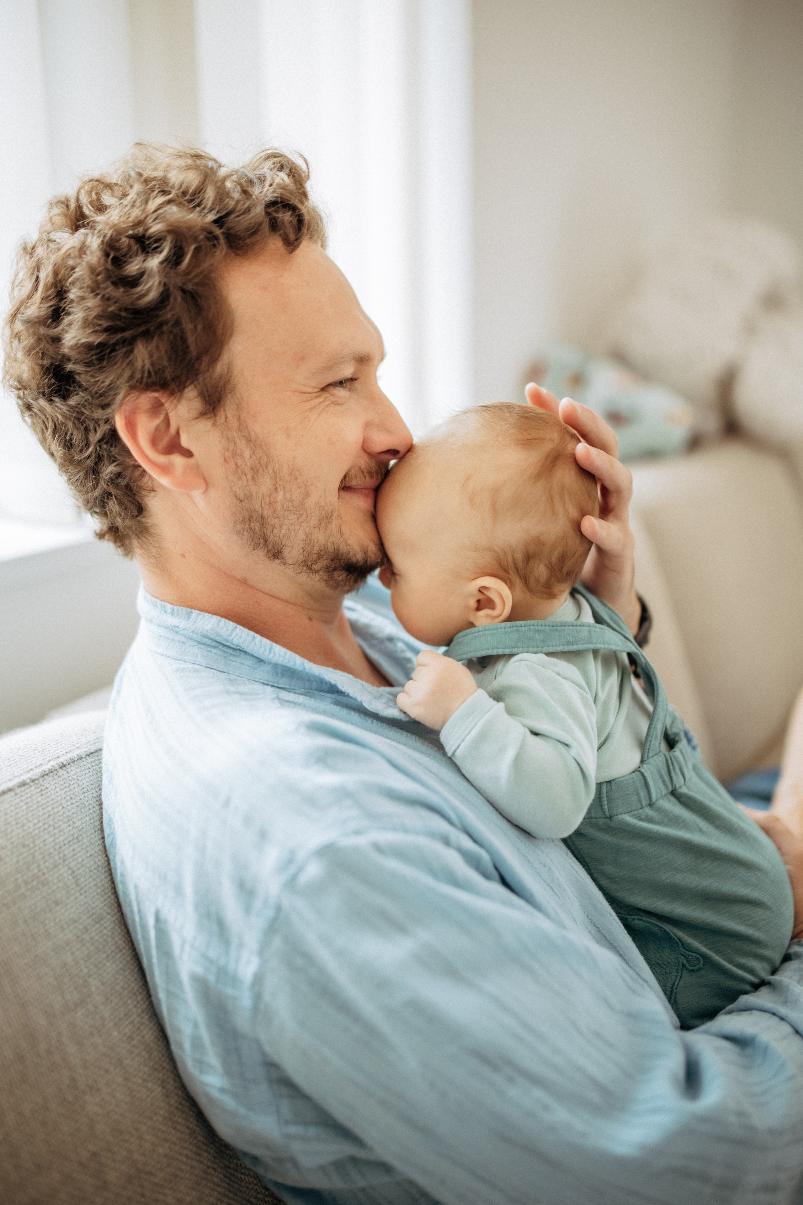 Indoor Family. Olga Tikhonova: family photography Cambridgeshire